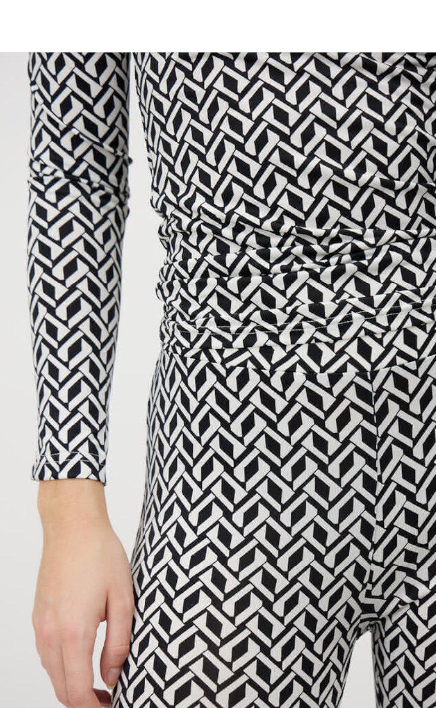 A-view Leggings - Scarlet - Black/White