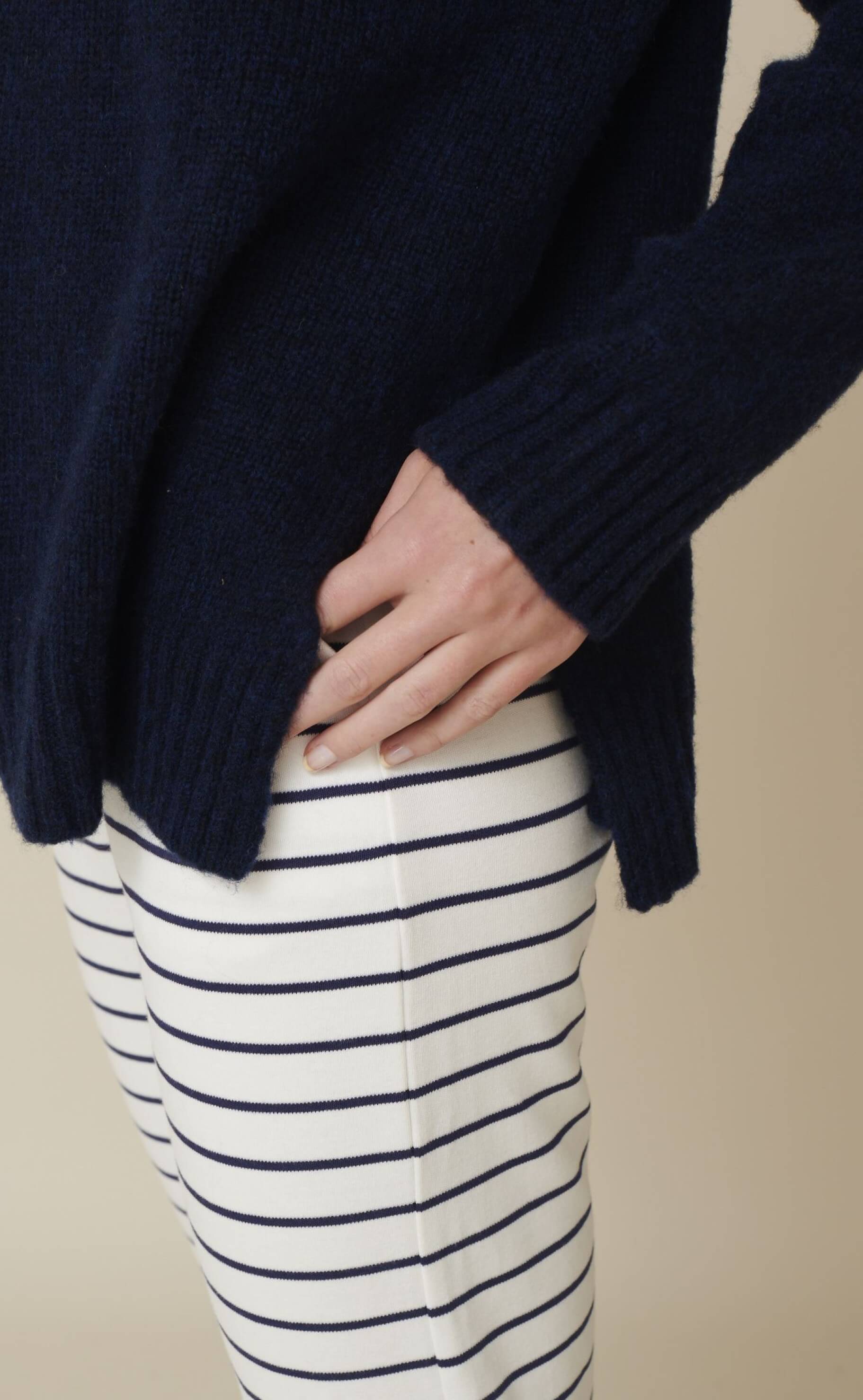 Basic Apparel Bukser - Saga Striped - Off White / Navy