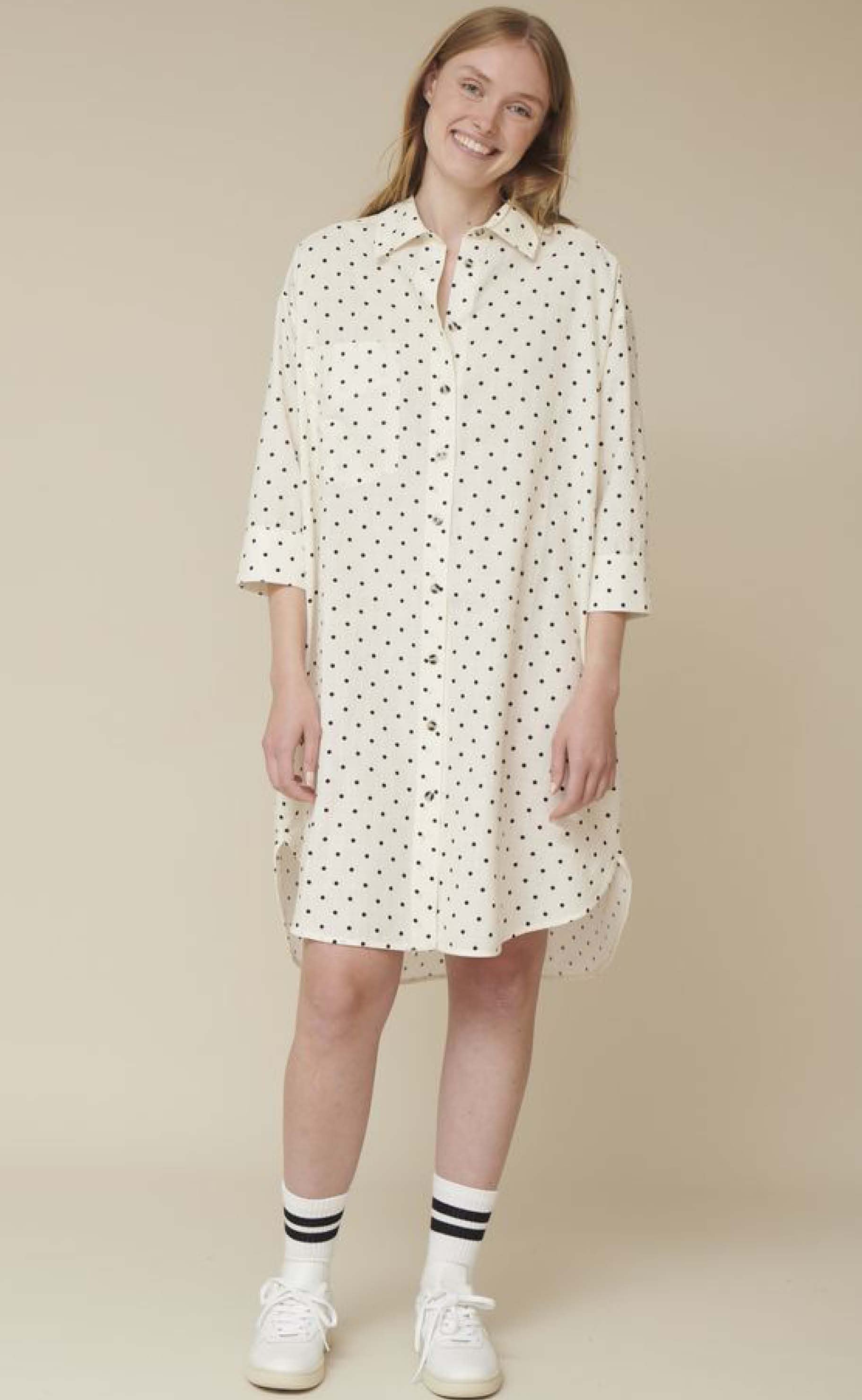 Basic Apparel Skjortekjole - Nora Dot - Off White/Black