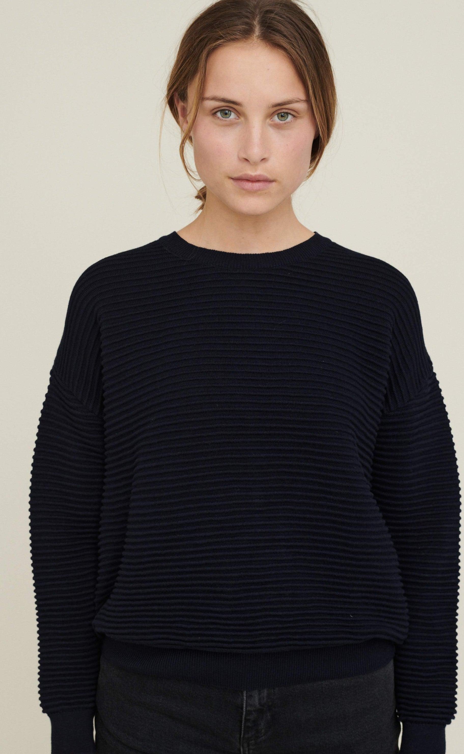 Basic Apparel Sweater - Ista - Black