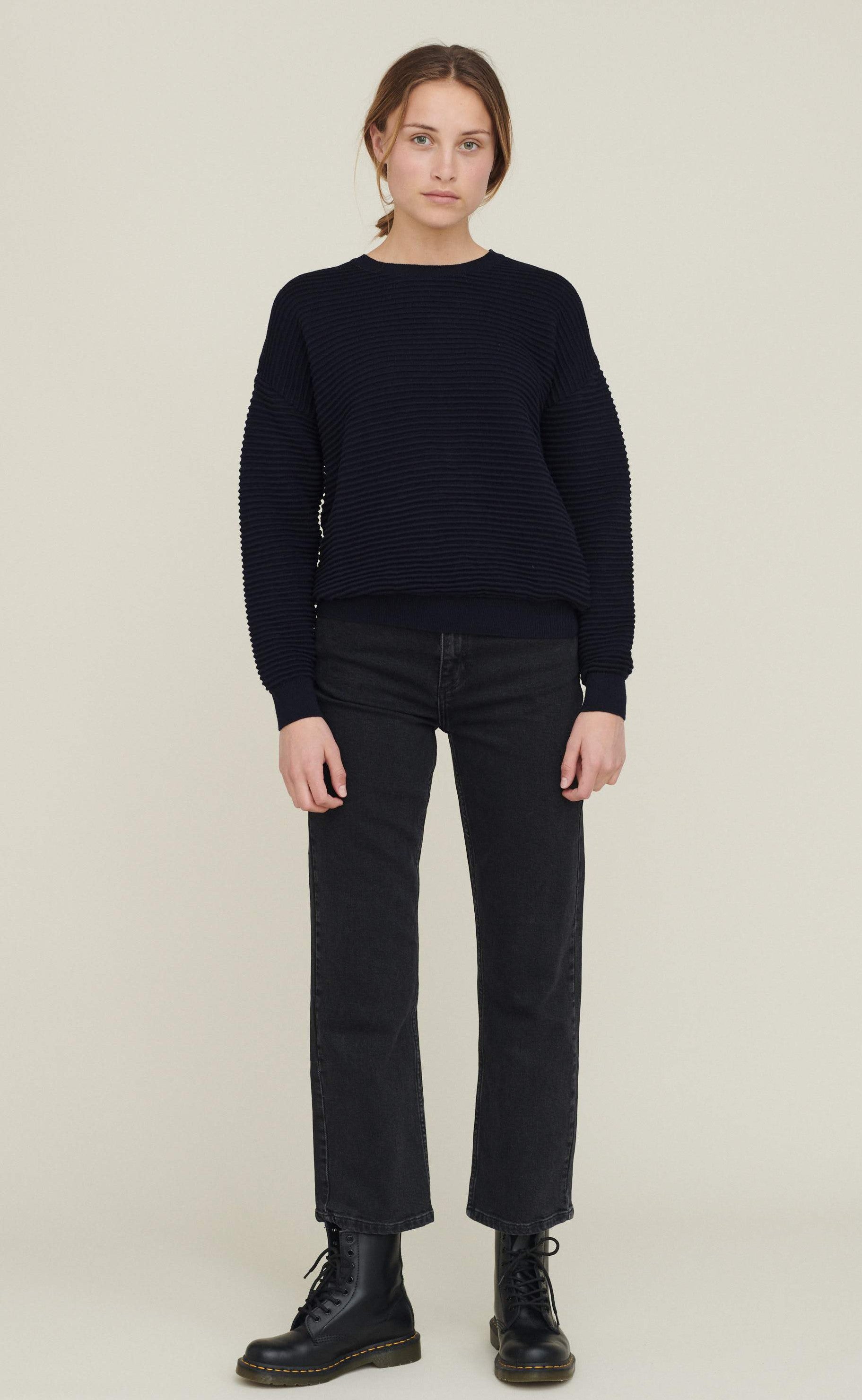 Basic Apparel Sweater - Ista - Black