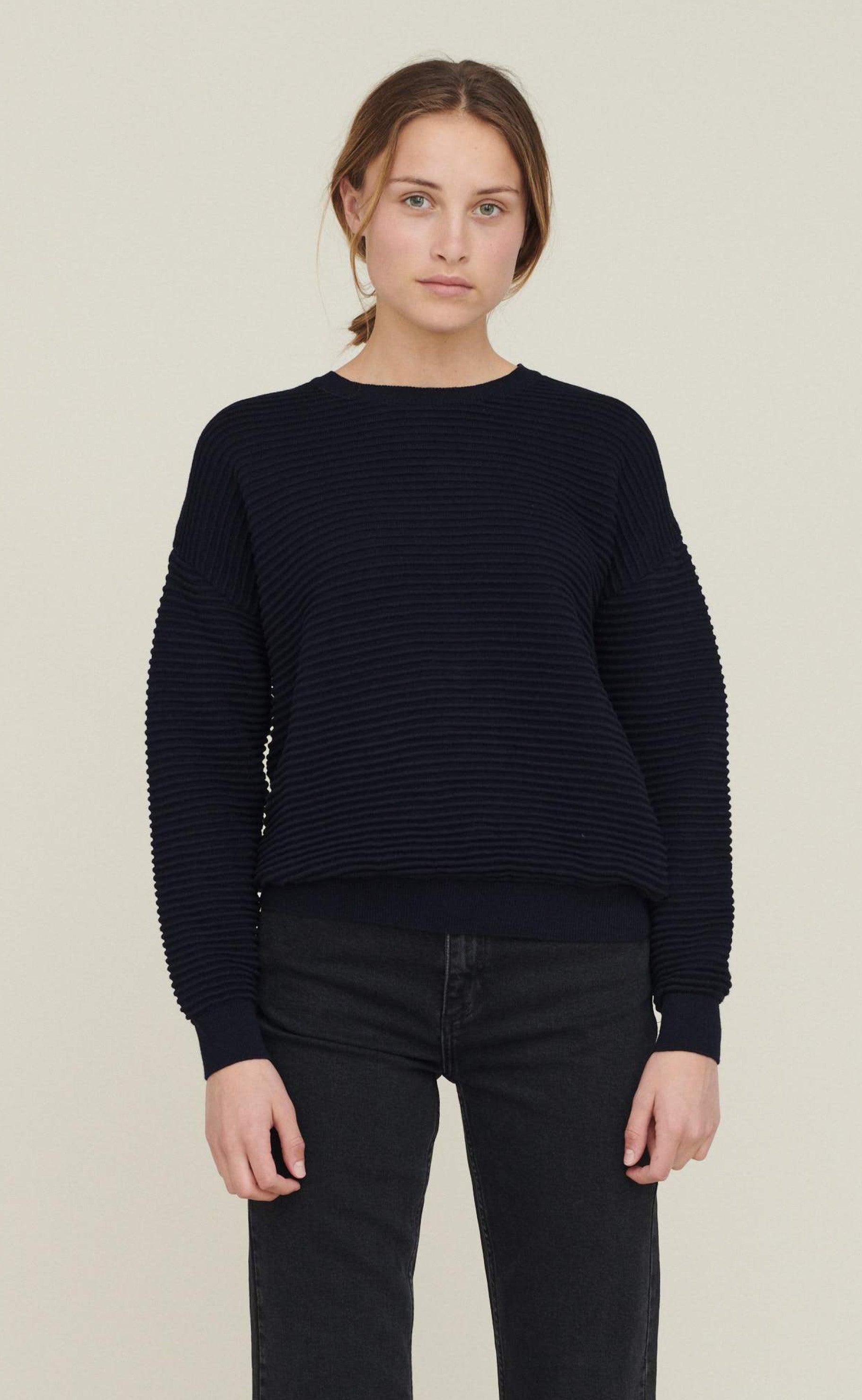 Basic Apparel Sweater - Ista - Black