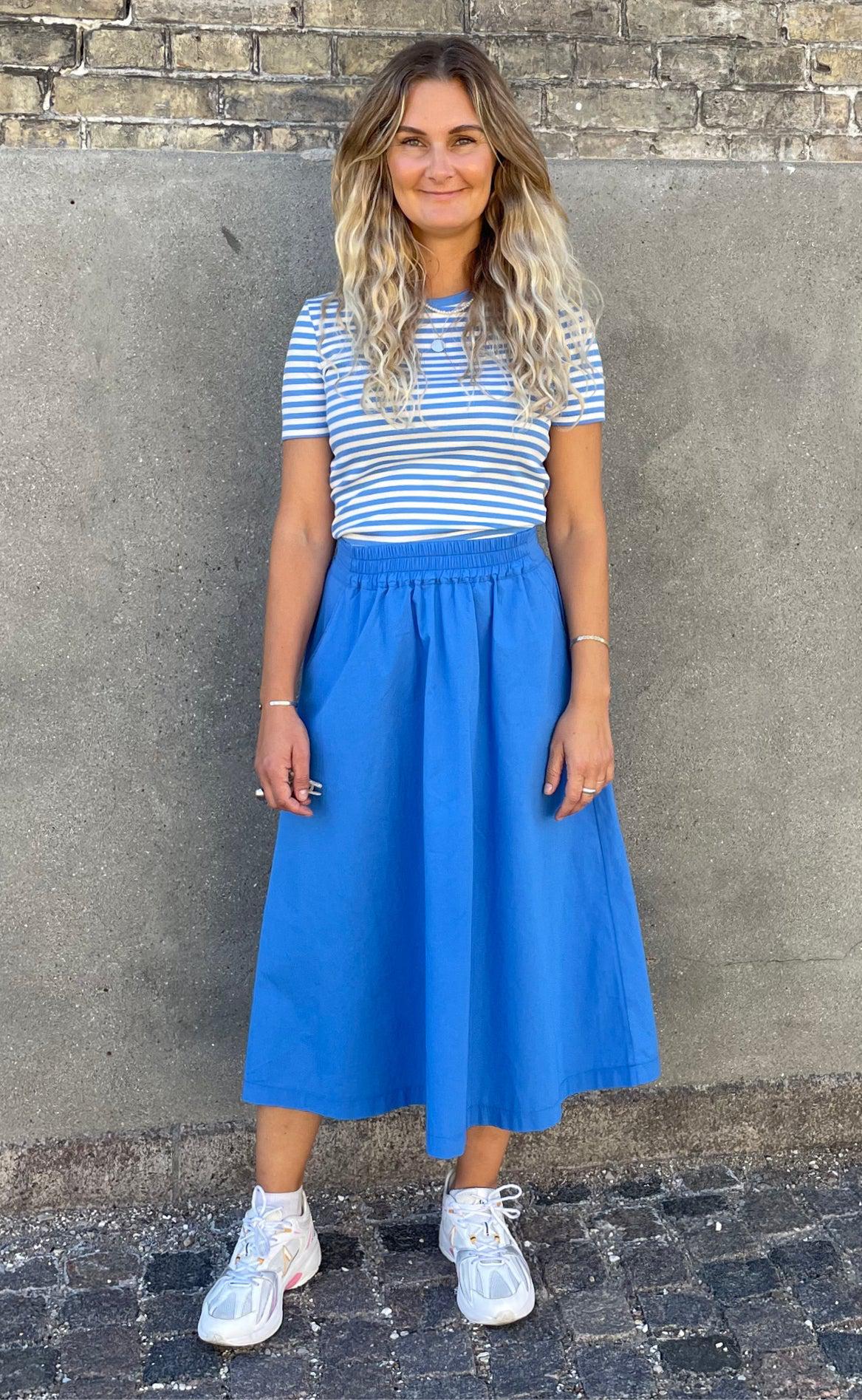 Basic Apparel T-shirt - Ludmilla - Azure Blue / Birch