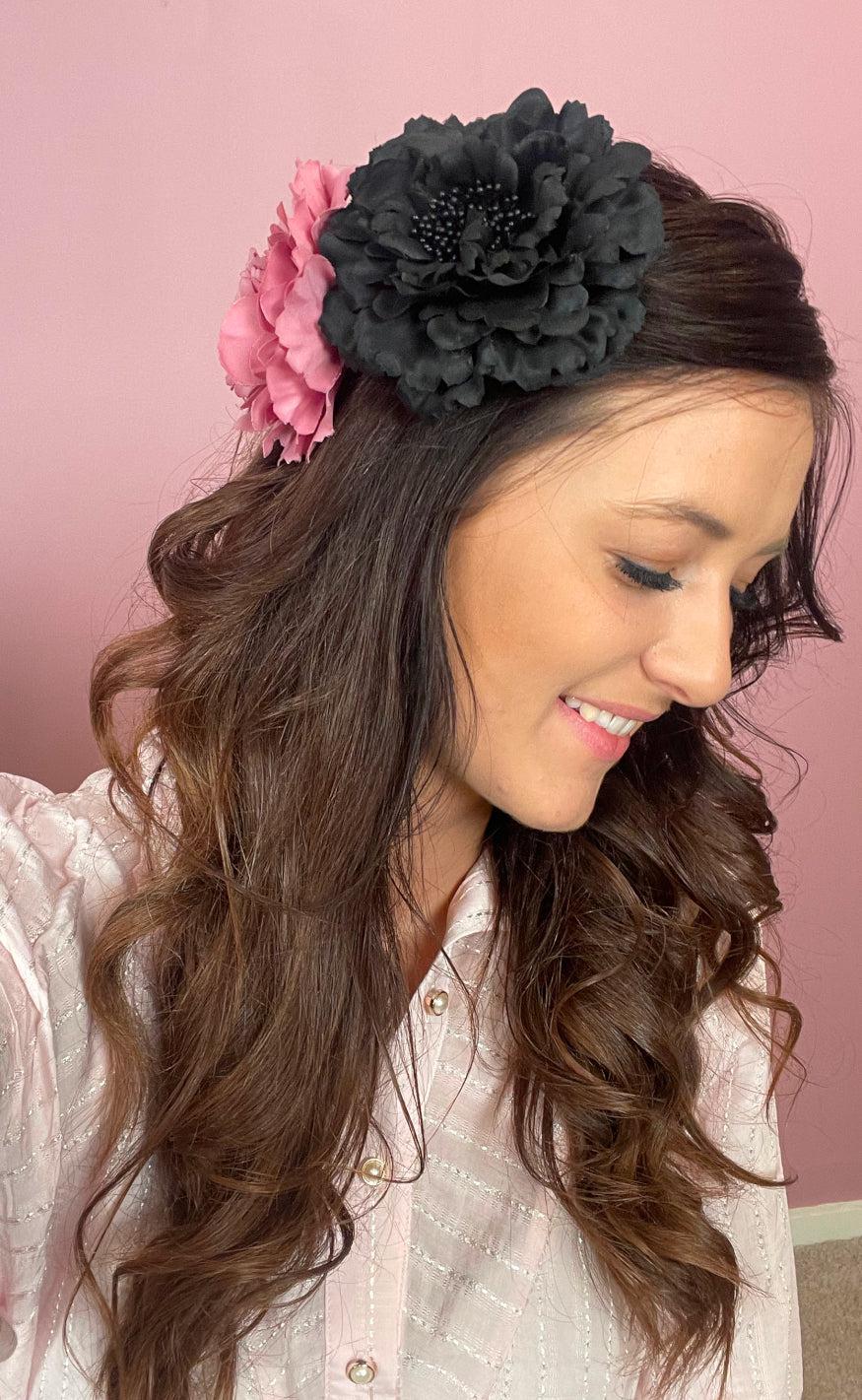 Black Colour Broche - Julita - Black