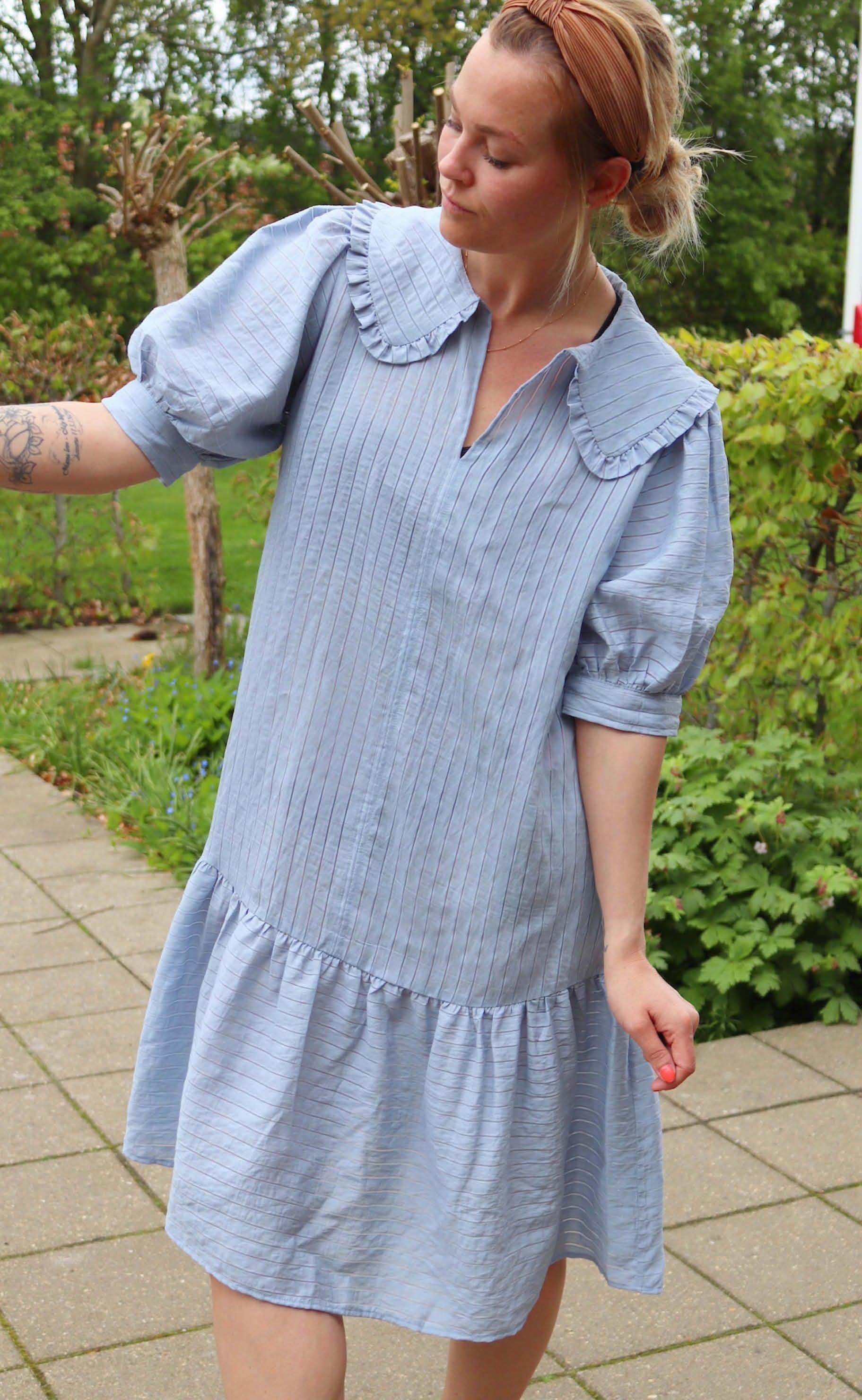 Black Colour Kjole - Dagny Midi - Blue