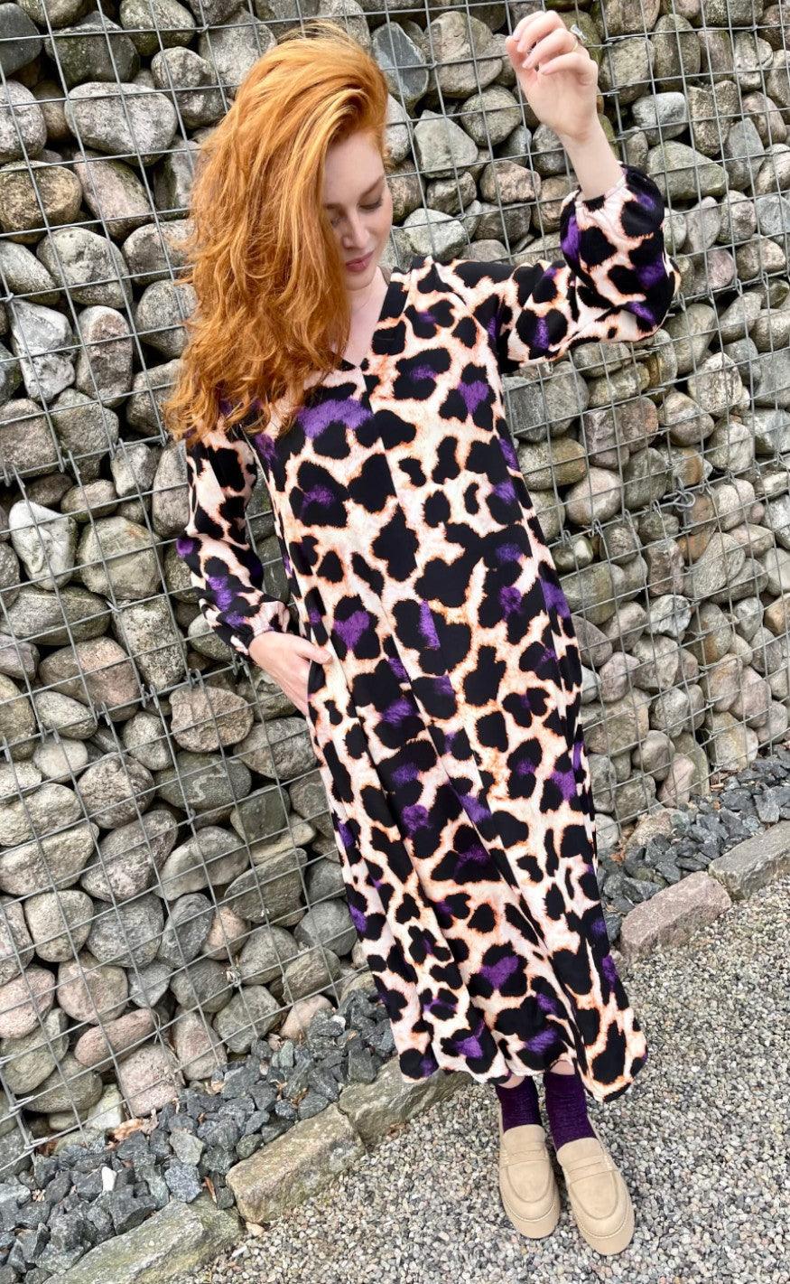 Black Colour Kjole - Gilly - Purple Leo