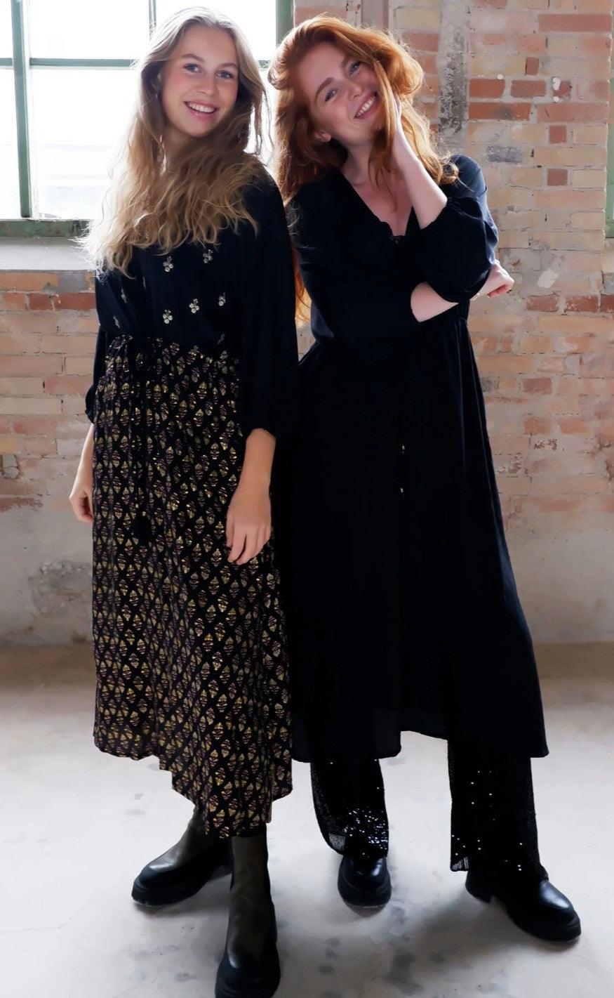 Black Colour Kjole - Luna V-Neck Long - Black Pinstripe
