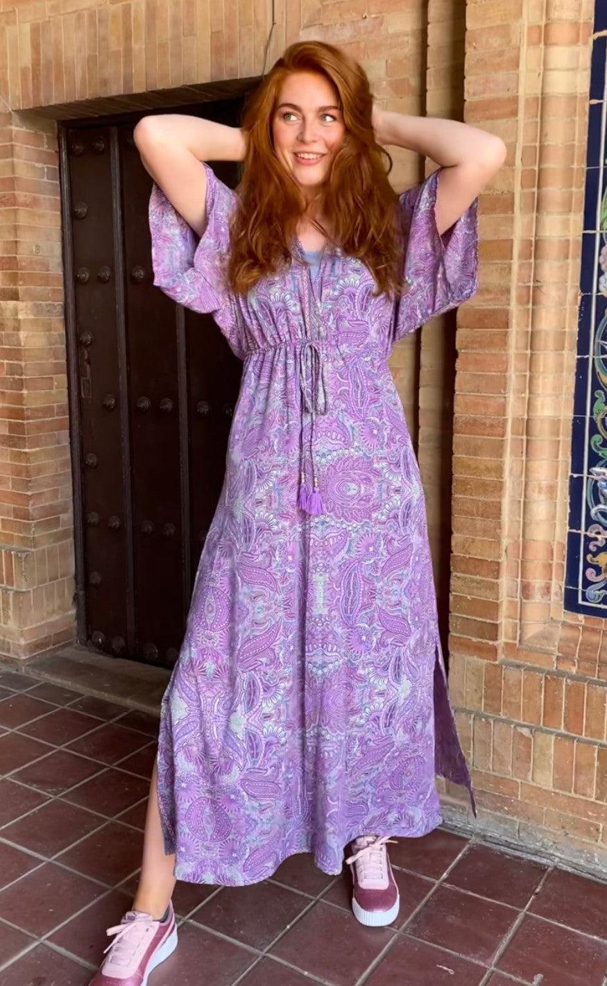 Black Colour - Luna Long V-Neck Kjole - Lavender Paisley