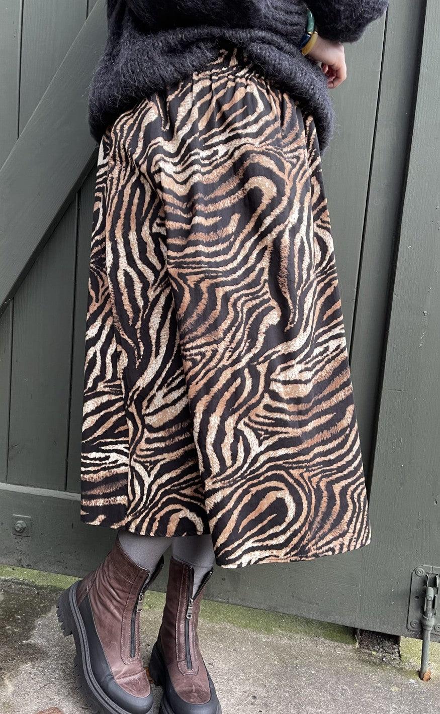 Black Colour Nederdel - Polka - Zebra Brown