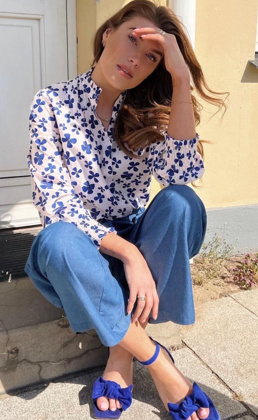Continue Bluse - Viola - White With Blue Print