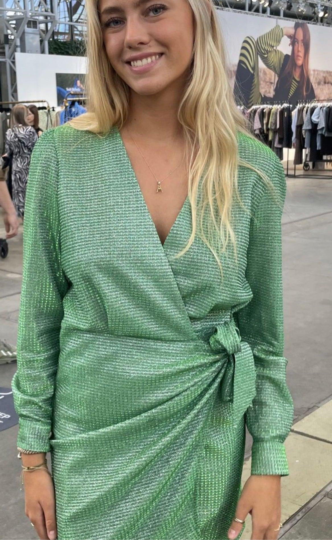 Continue Kjole - Glam - Graas Green
