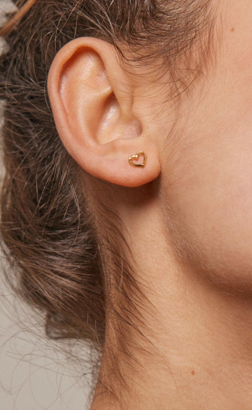 ENAMEL Copenhagen Øreringe - Studs Organic Heart - Gold