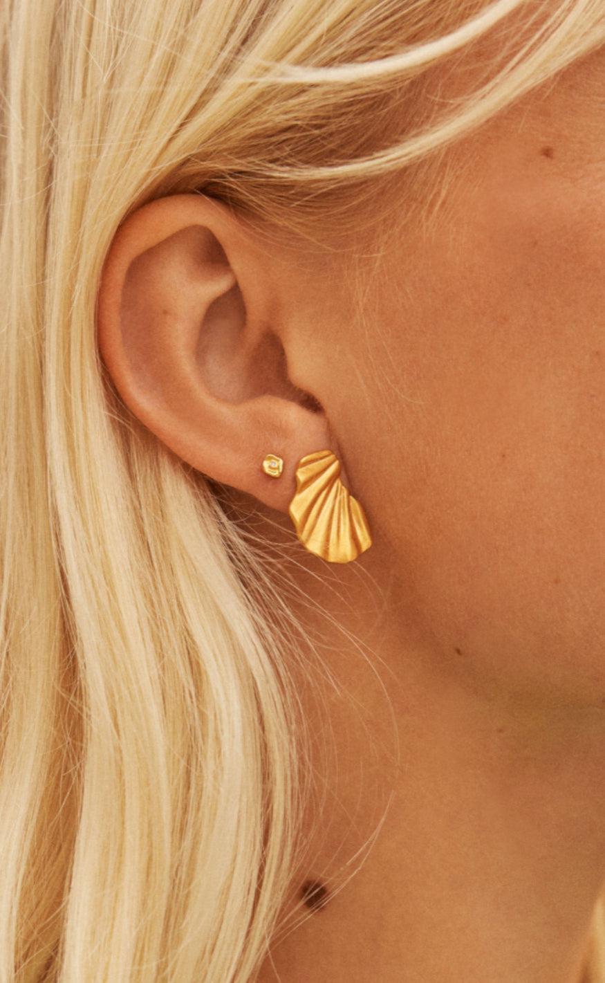 ENAMEL Copenhagen Øreringe - Wave - Gold