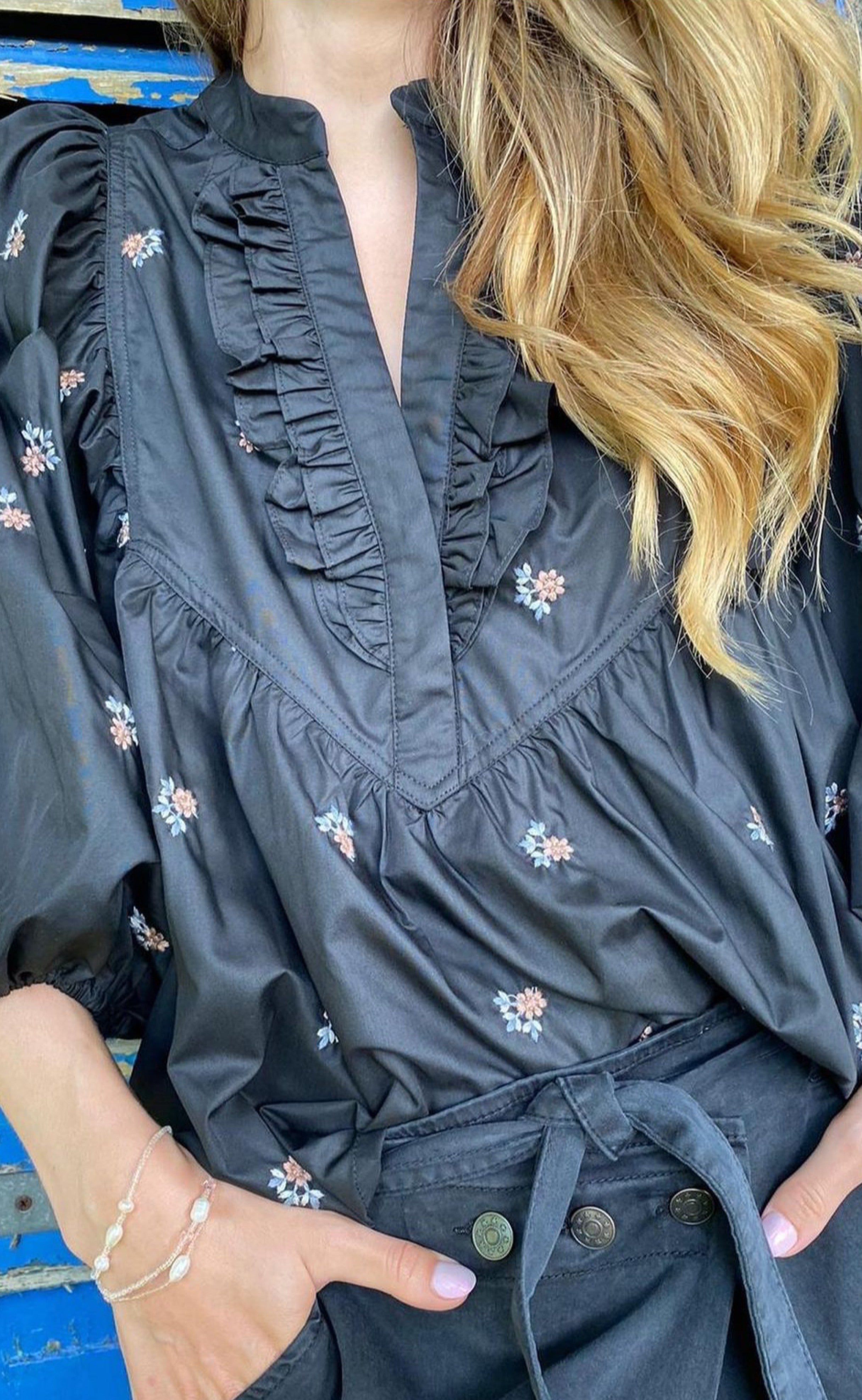 Gossia Bluse - Morgan - Black w. Flowers