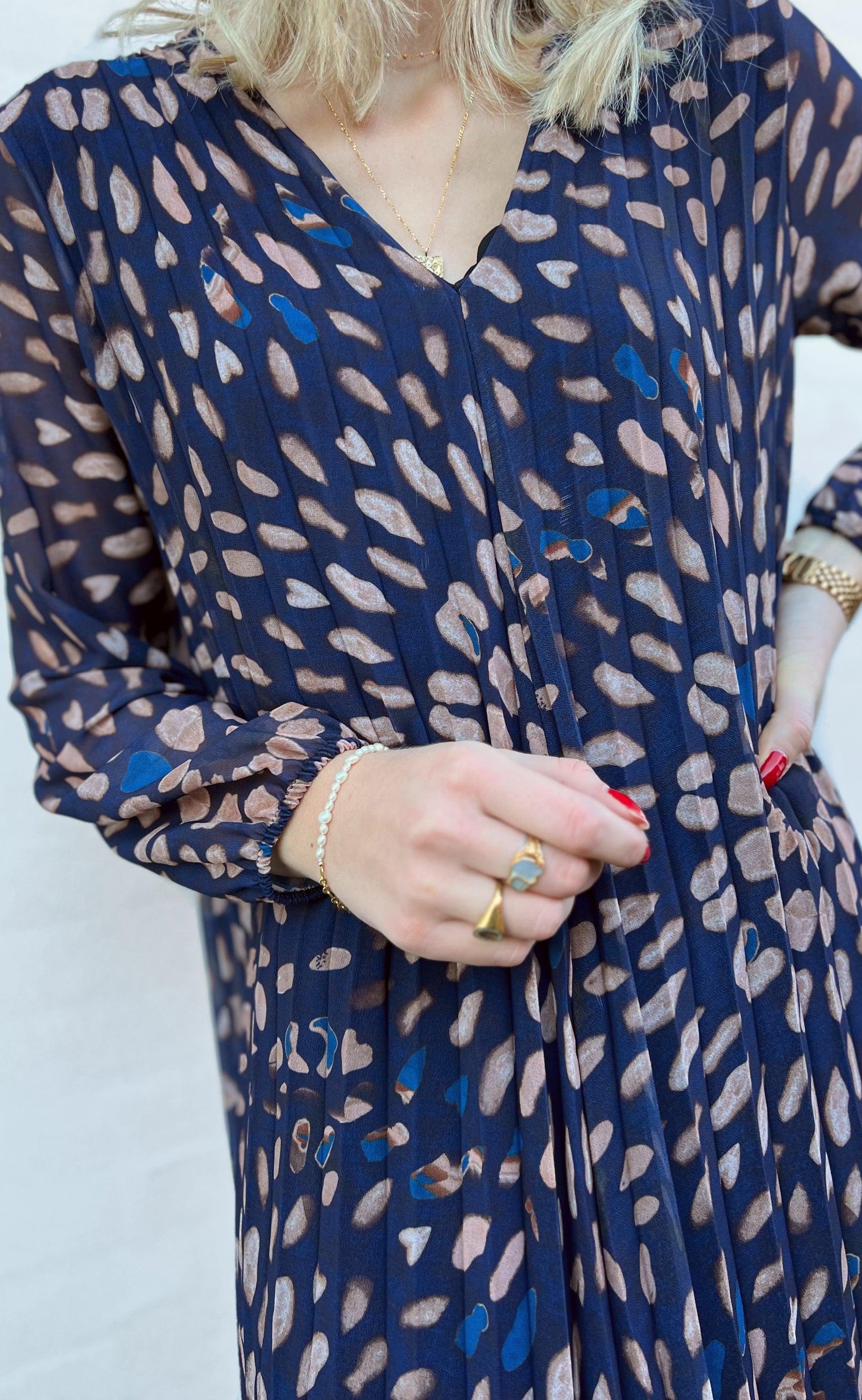 INA Copenhagen Kjole - Aya Plisse - Navy / Brown