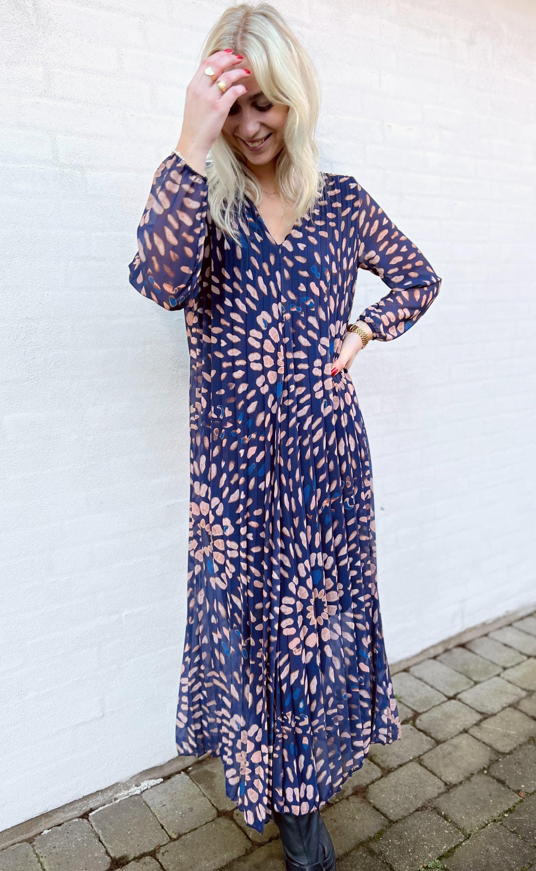 INA Copenhagen Kjole - Aya Plisse - Navy / Brown