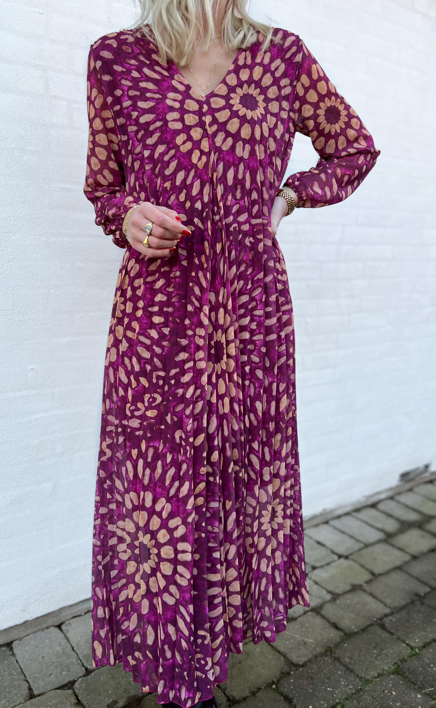INA Copenhagen Kjole - Aya Plisse - Rosy / Camel