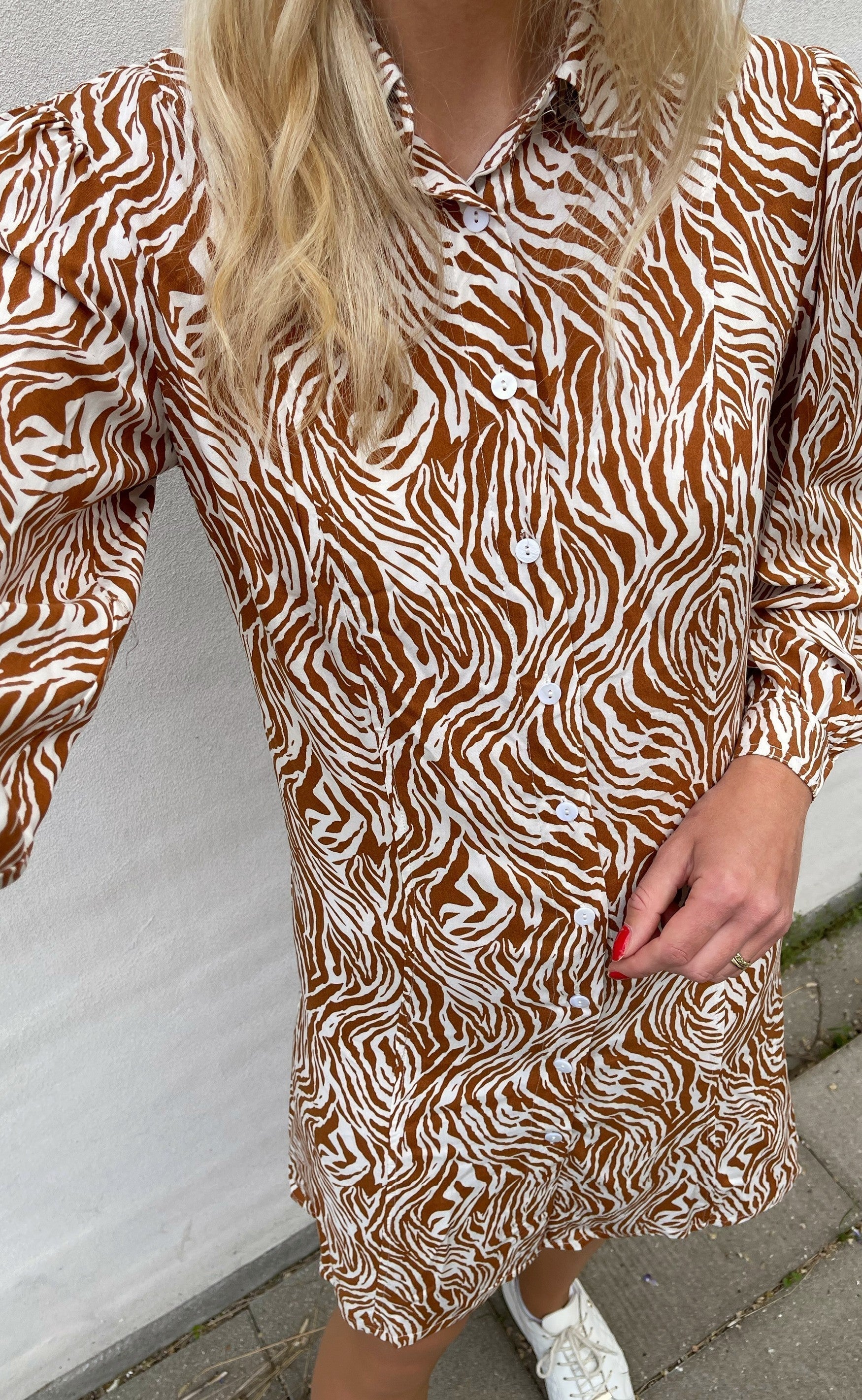 INA Copenhagen Kjole - Emma - White / Brown Zebra