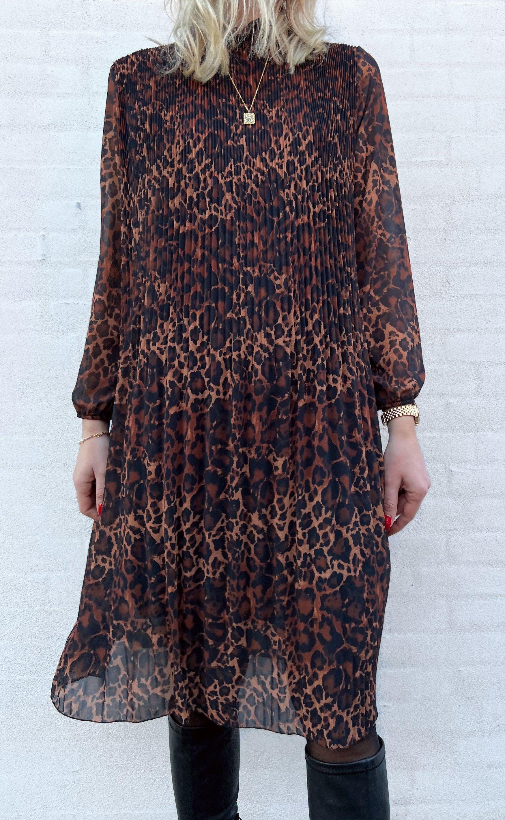 INA Copenhagen Kjole - Selma Plisse - Brown Leo