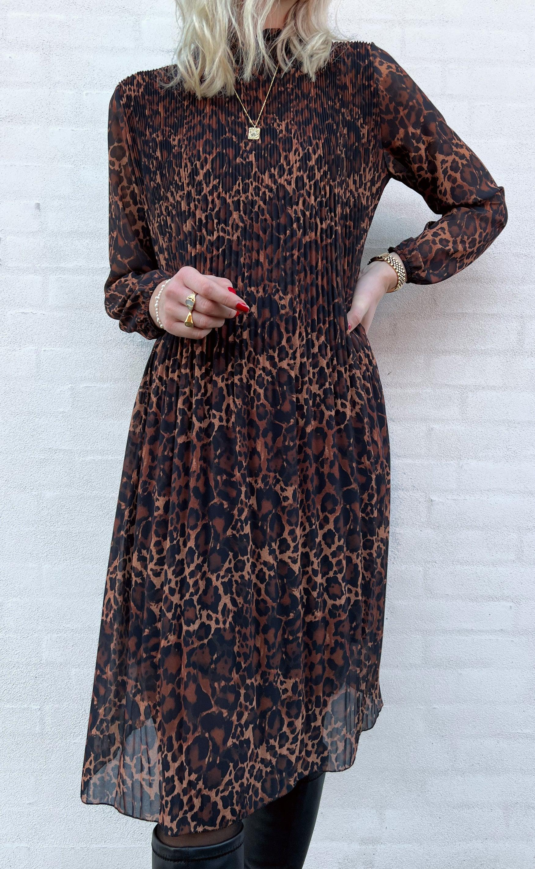 INA Copenhagen Kjole - Selma Plisse - Brown Leo