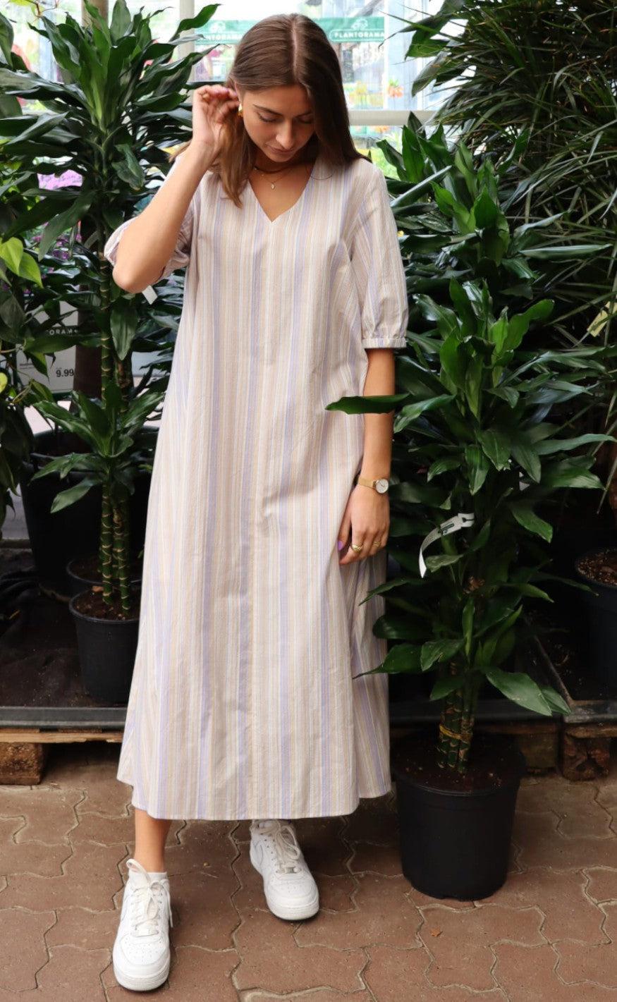 Liberte Kjole - Martine - Lavender Sand Stripe