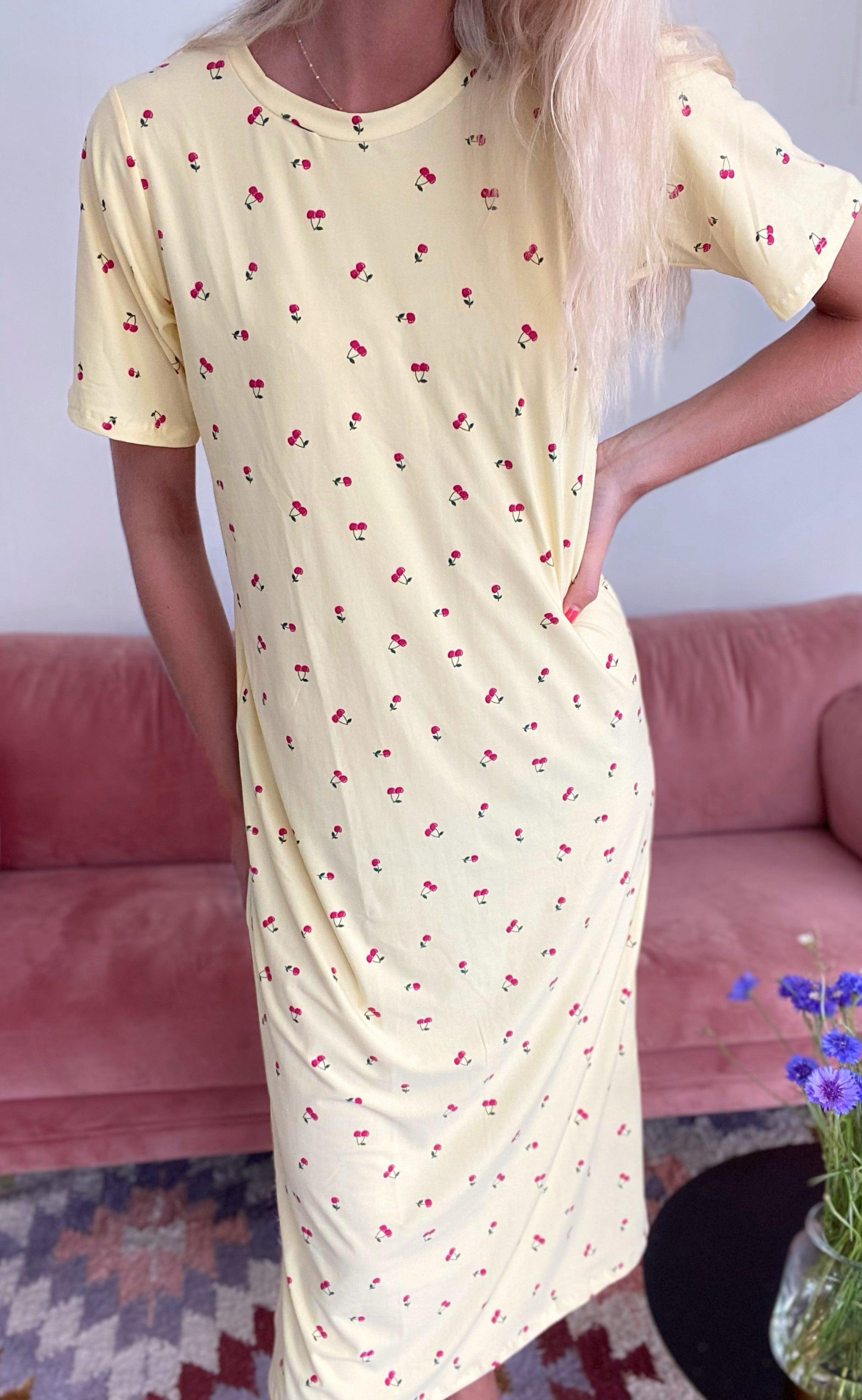 Liberte T-shirt Kjole - Alma - Cherry Print