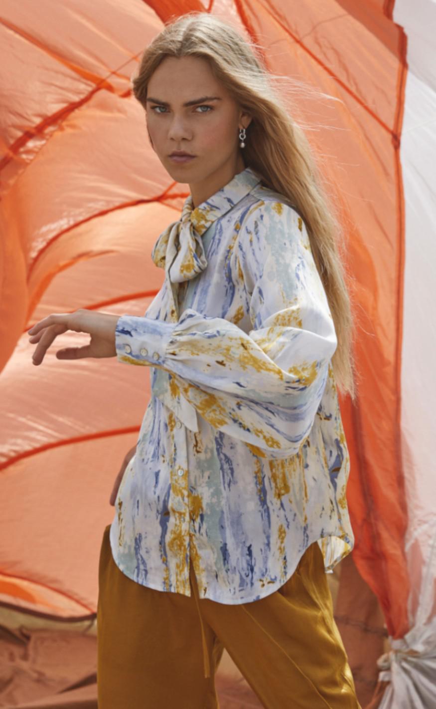 Love & Divind Bluse - Love672-2 - Graphic/Blue