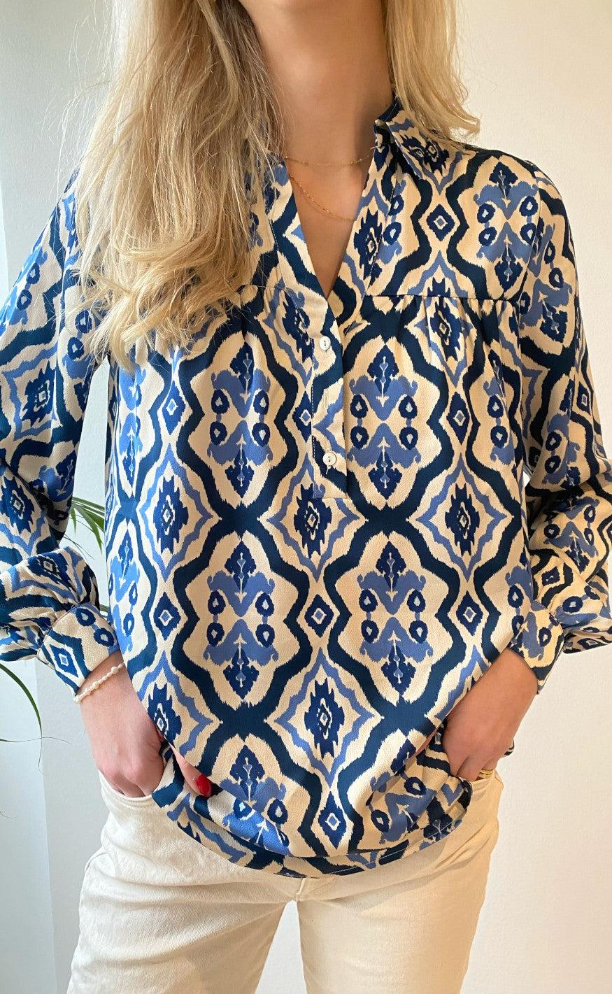 Love & Divine Bluse - Love767-1 - Blue Graphic