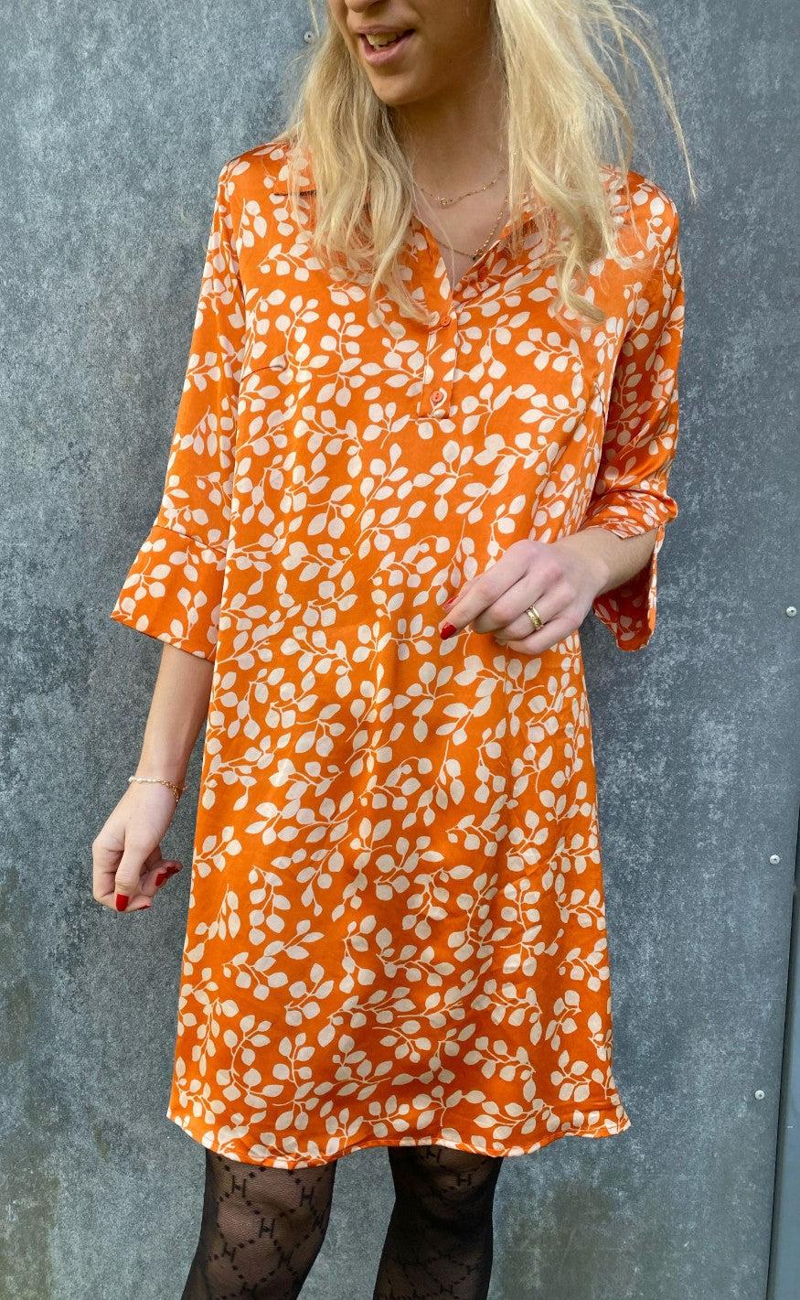 Love & Divine Kjole - Love441-19 - Apricot Flower