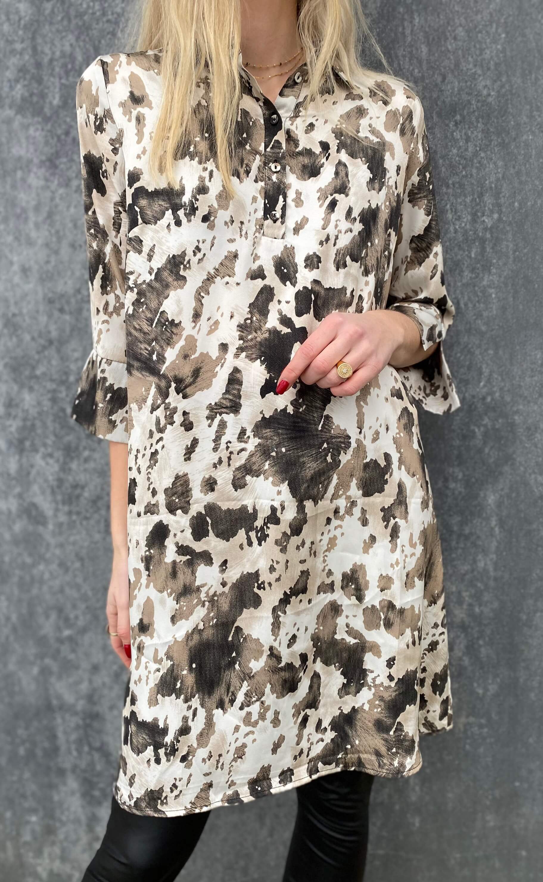 Love & Divine Kjole - Love441-6 - Graphic Leo