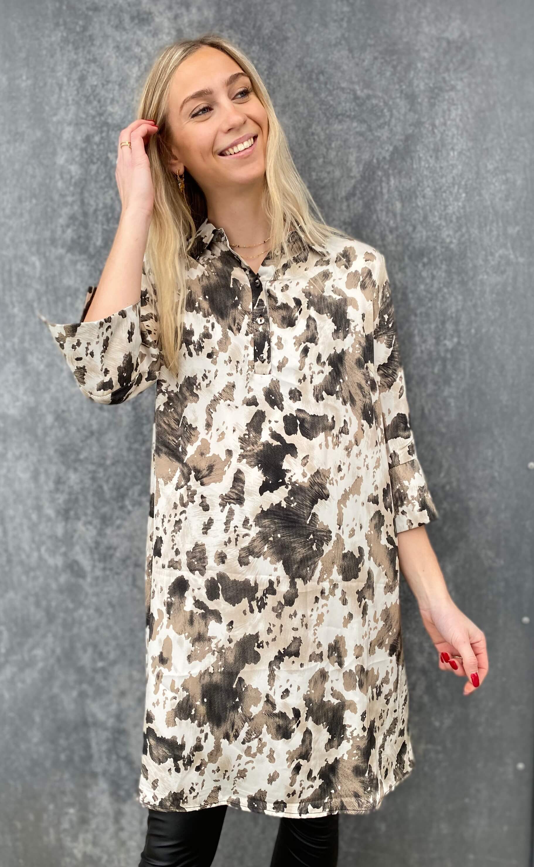 Love & Divine Kjole - Love441-6 - Graphic Leo