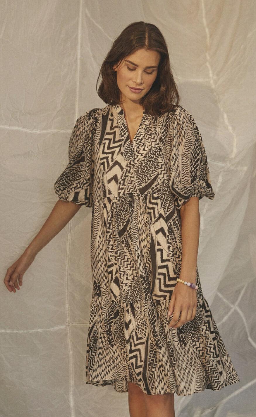Love & Divine Kjole - Love460-2 - Etnic Print