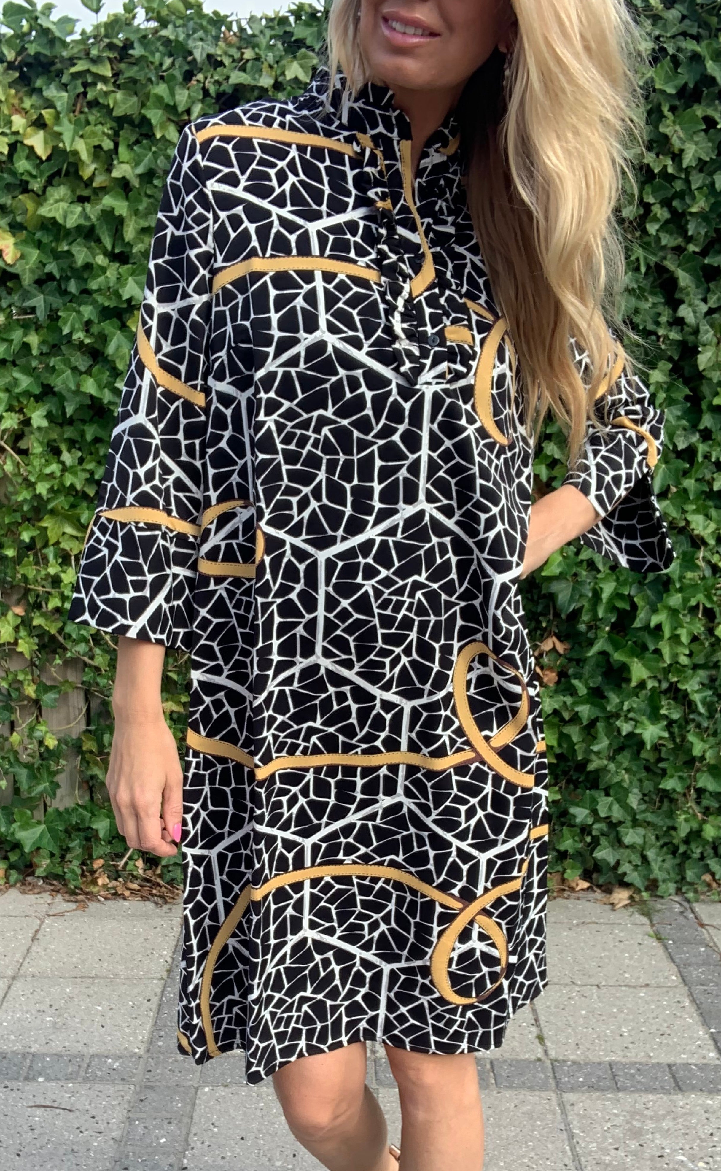 Love & Divine Kjole - Love622-5 - Black Graphic
