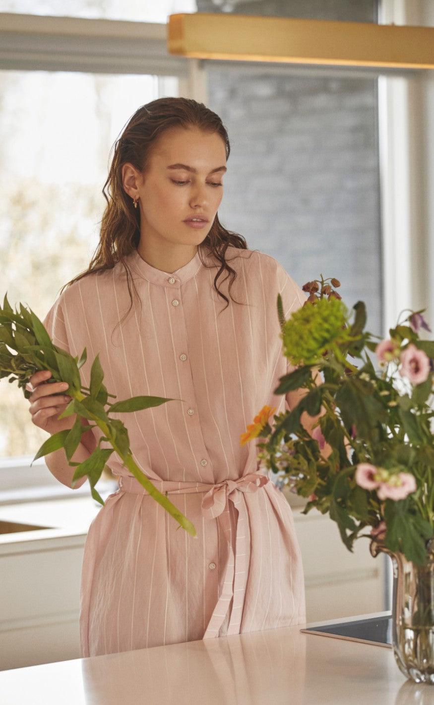 Love & Divine Kjole - Love655 - L. Pink/White