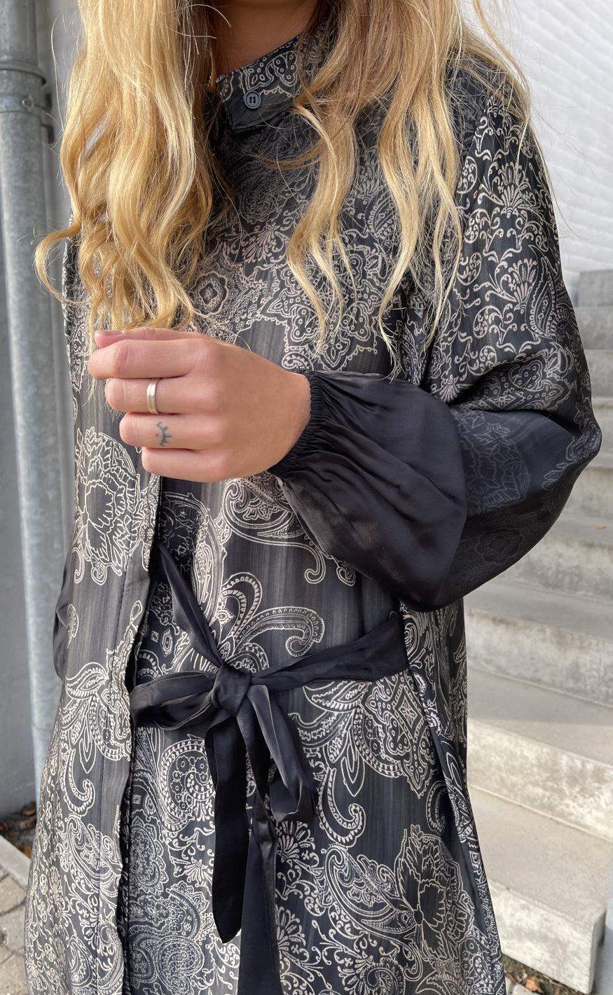 Marta Du Chateau Kjole - 5400 - Black Print