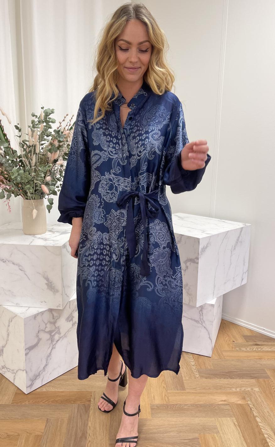 Marta Du Chateau Kjole - 5400 - Bluescuro Print