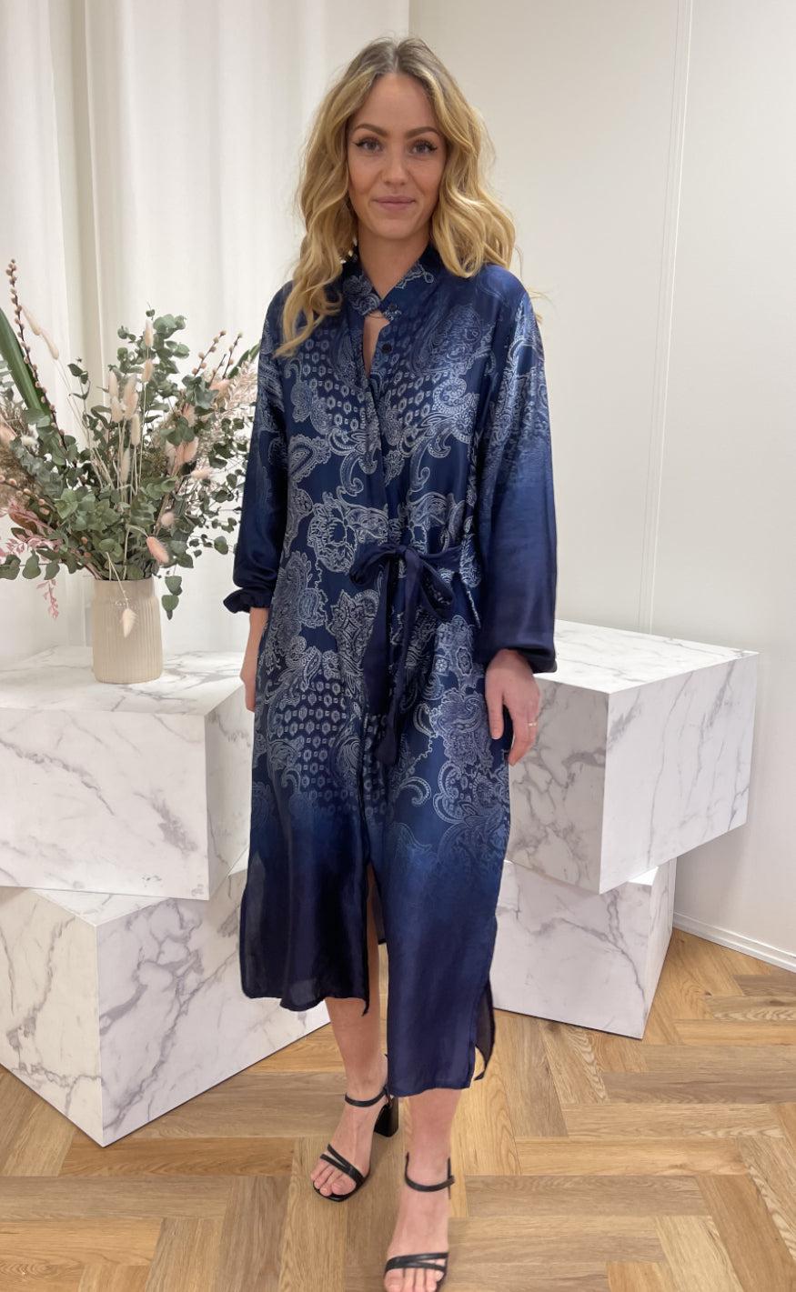 Marta Du Chateau Kjole - 5400 - Bluescuro Print