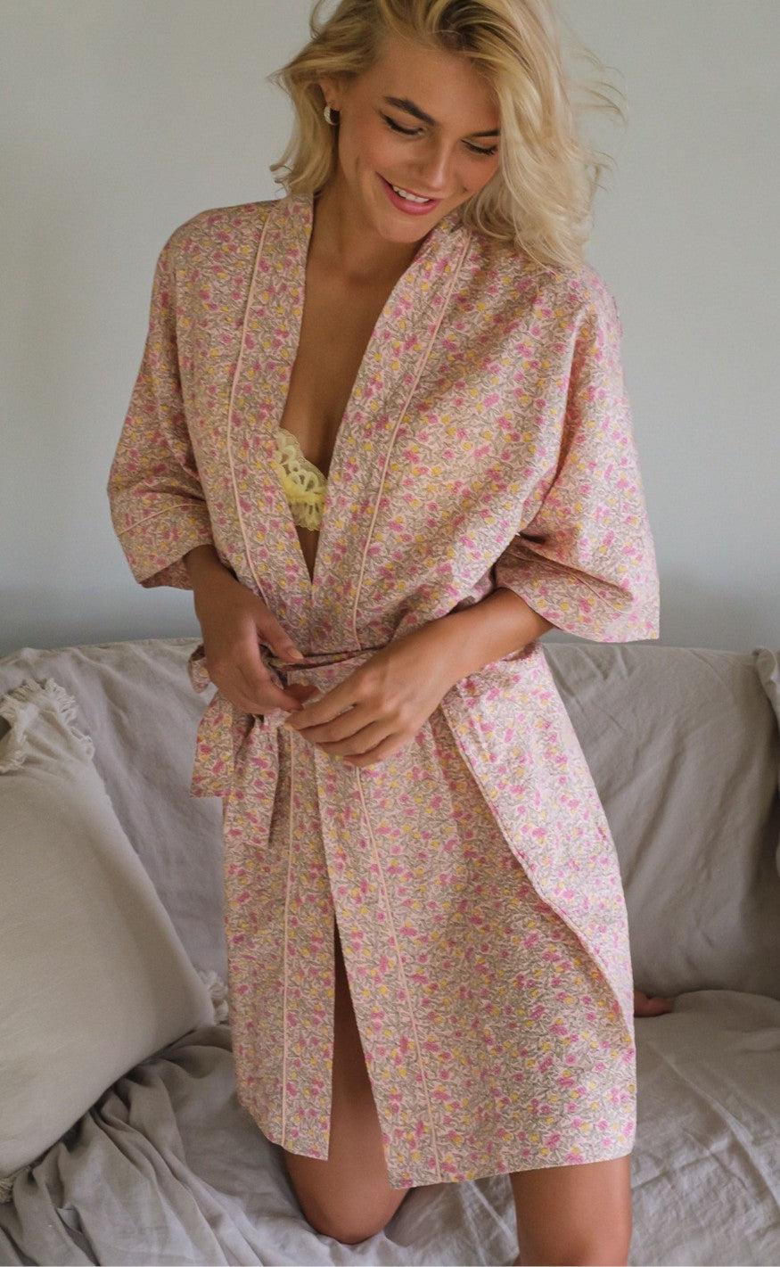 Neo Noir Kimono - Somora Floral - Light Pink