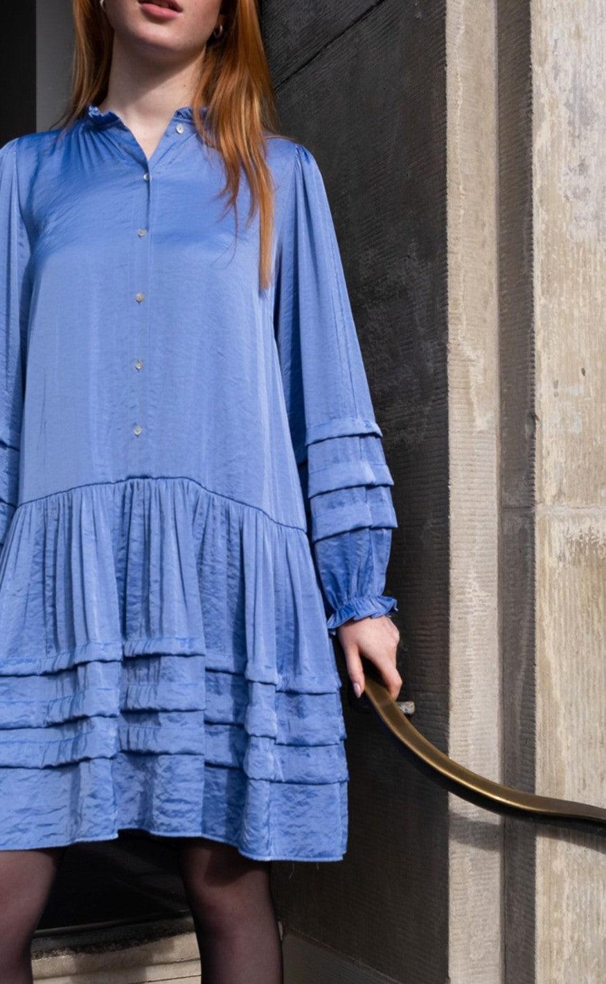 Neo Noir Kjole - Aya Satin - Blue