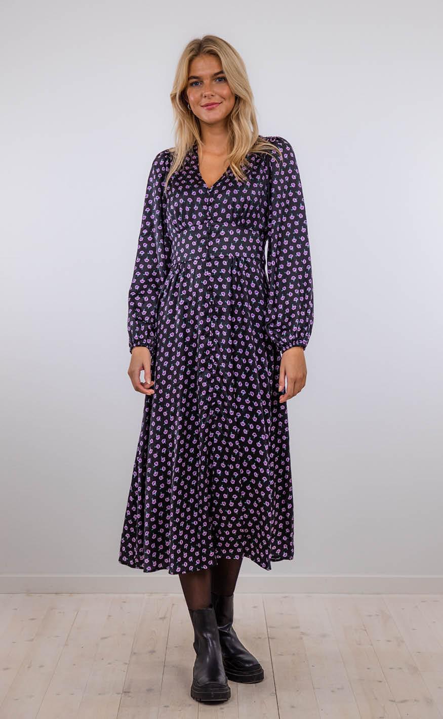 Neo Noir Kjole - Timma Violet Storm - Black