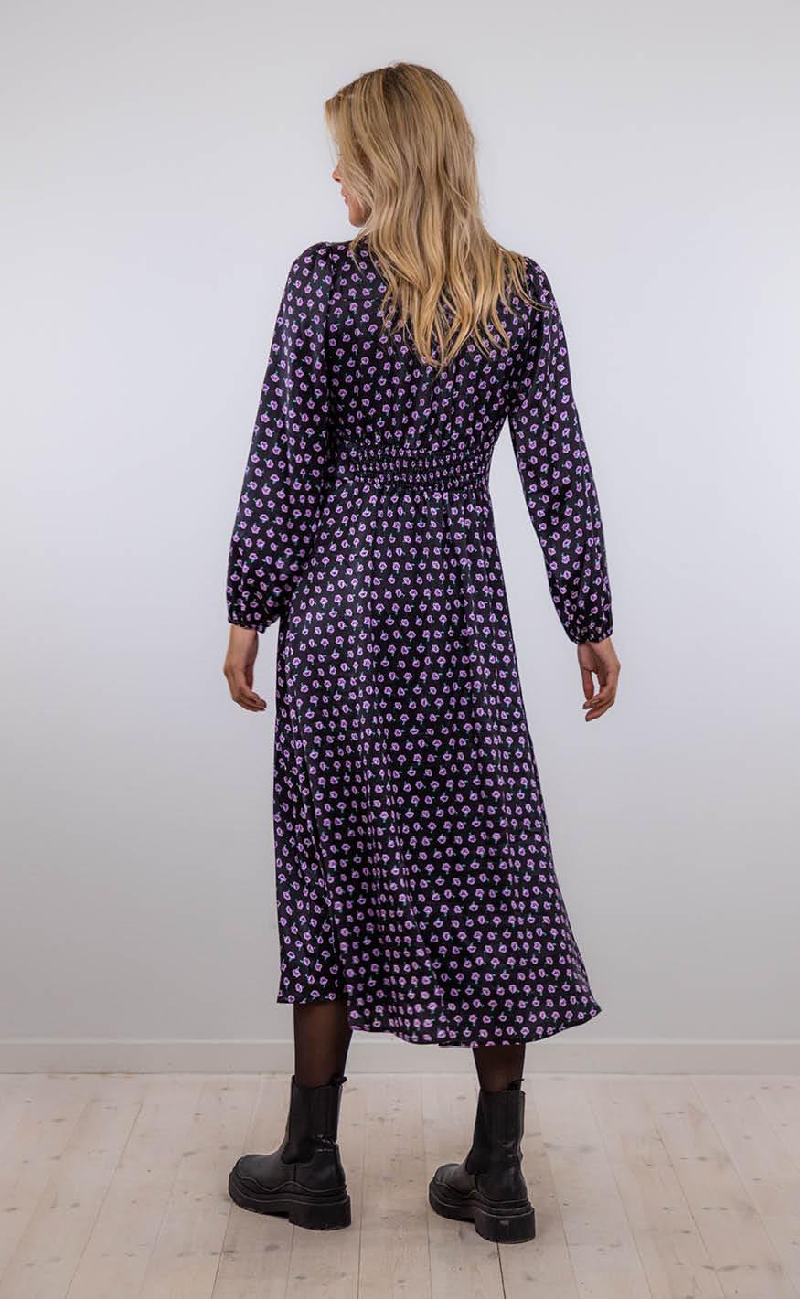 Neo Noir Kjole - Timma Violet Storm - Black