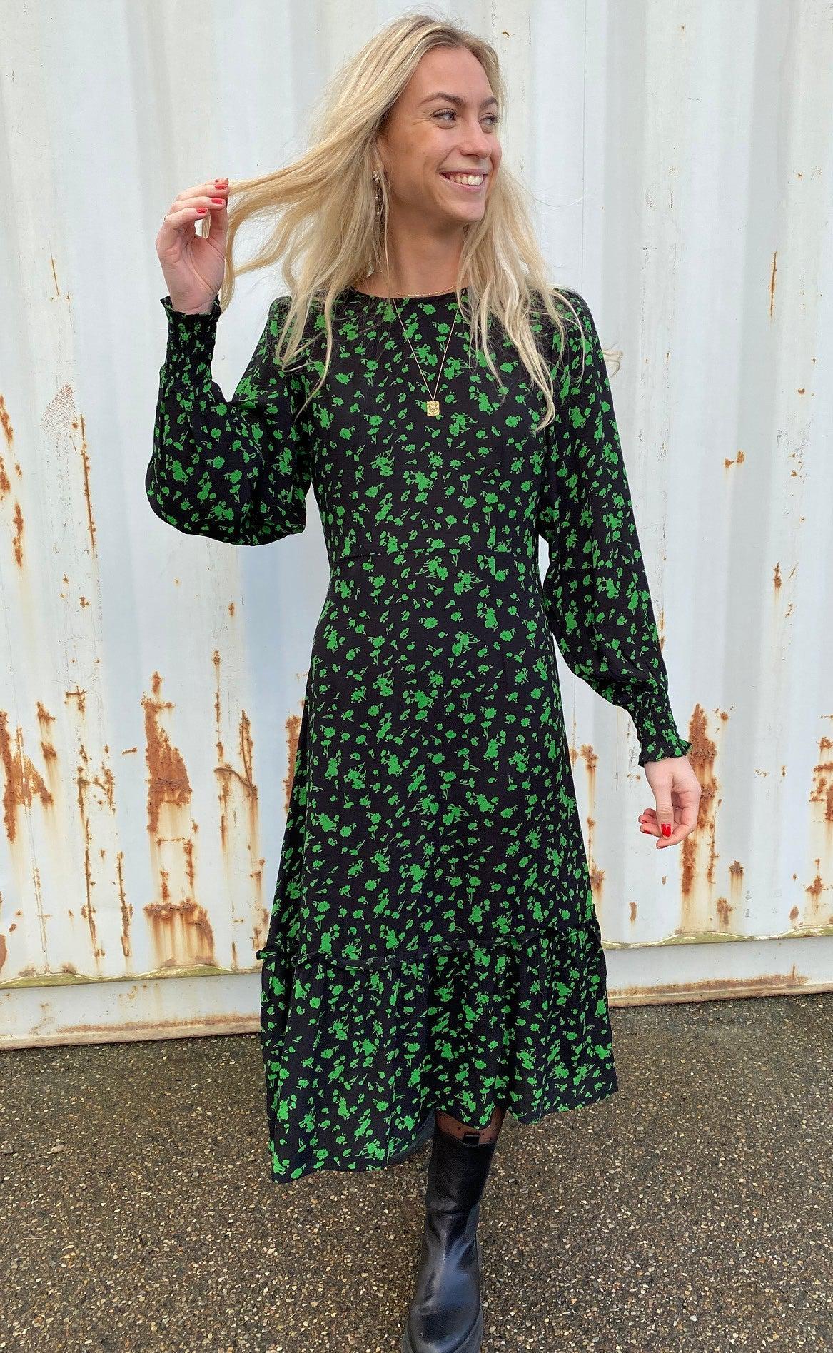 Neo Noir Kjole - Vika Shade - Green Flower