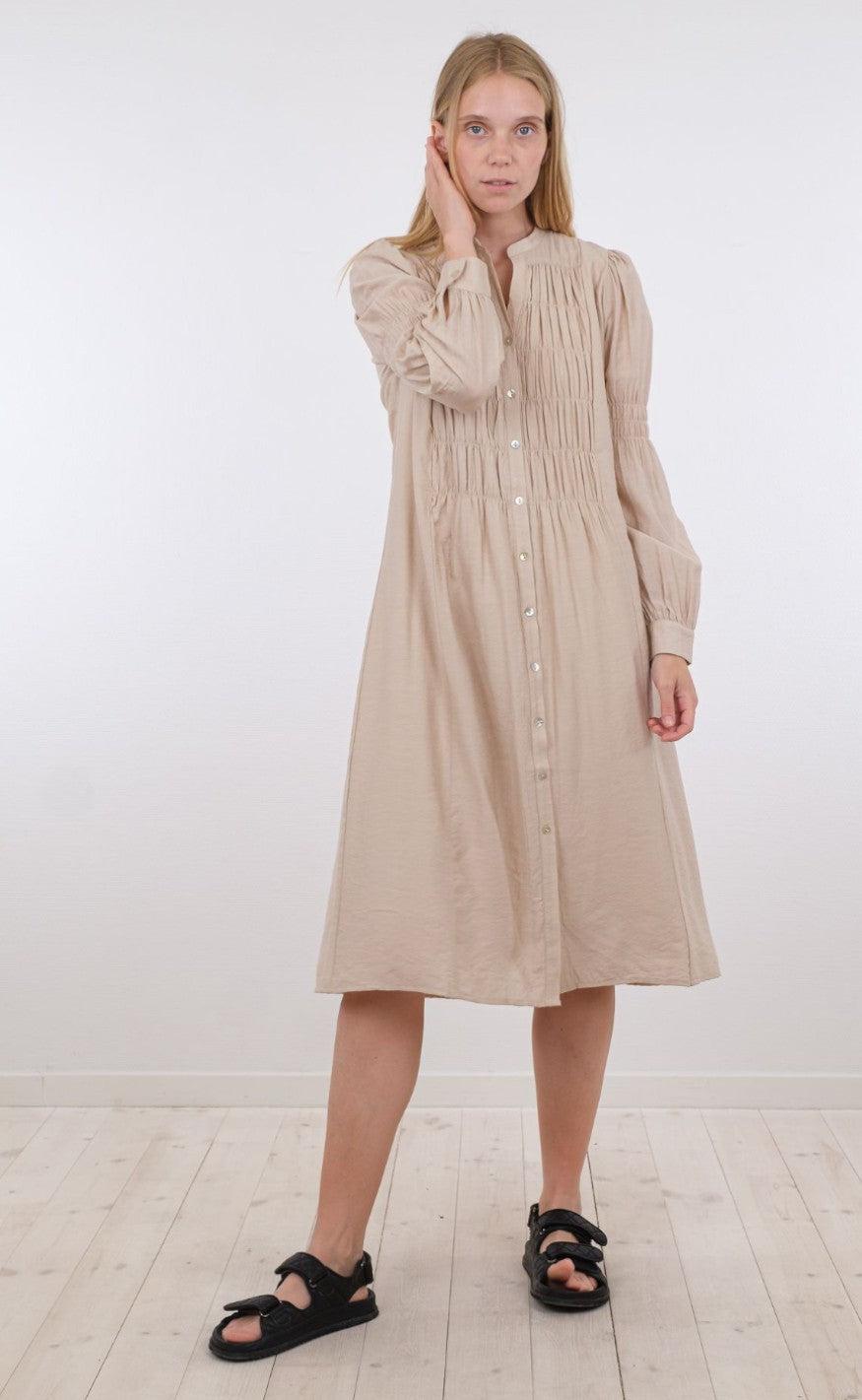 Neo Noir Smock Kjole - Posy - Sand
