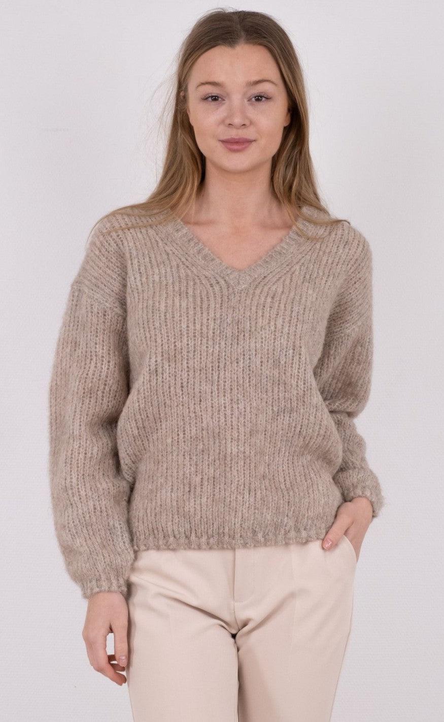 Neo Noir Sweater - Cofo Fluffy - Beige