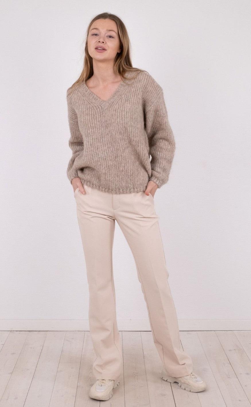 Neo Noir Sweater - Cofo Fluffy - Beige
