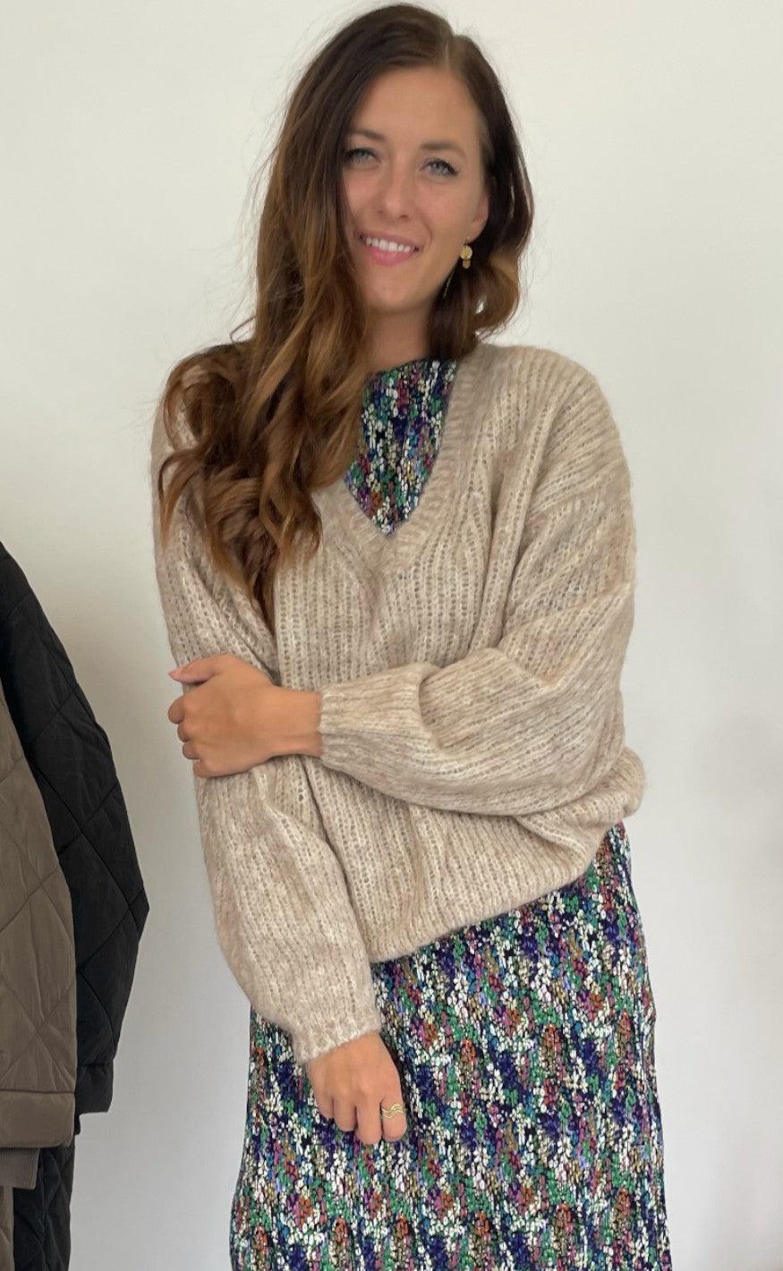 Neo Noir Sweater - Cofo Fluffy - Beige