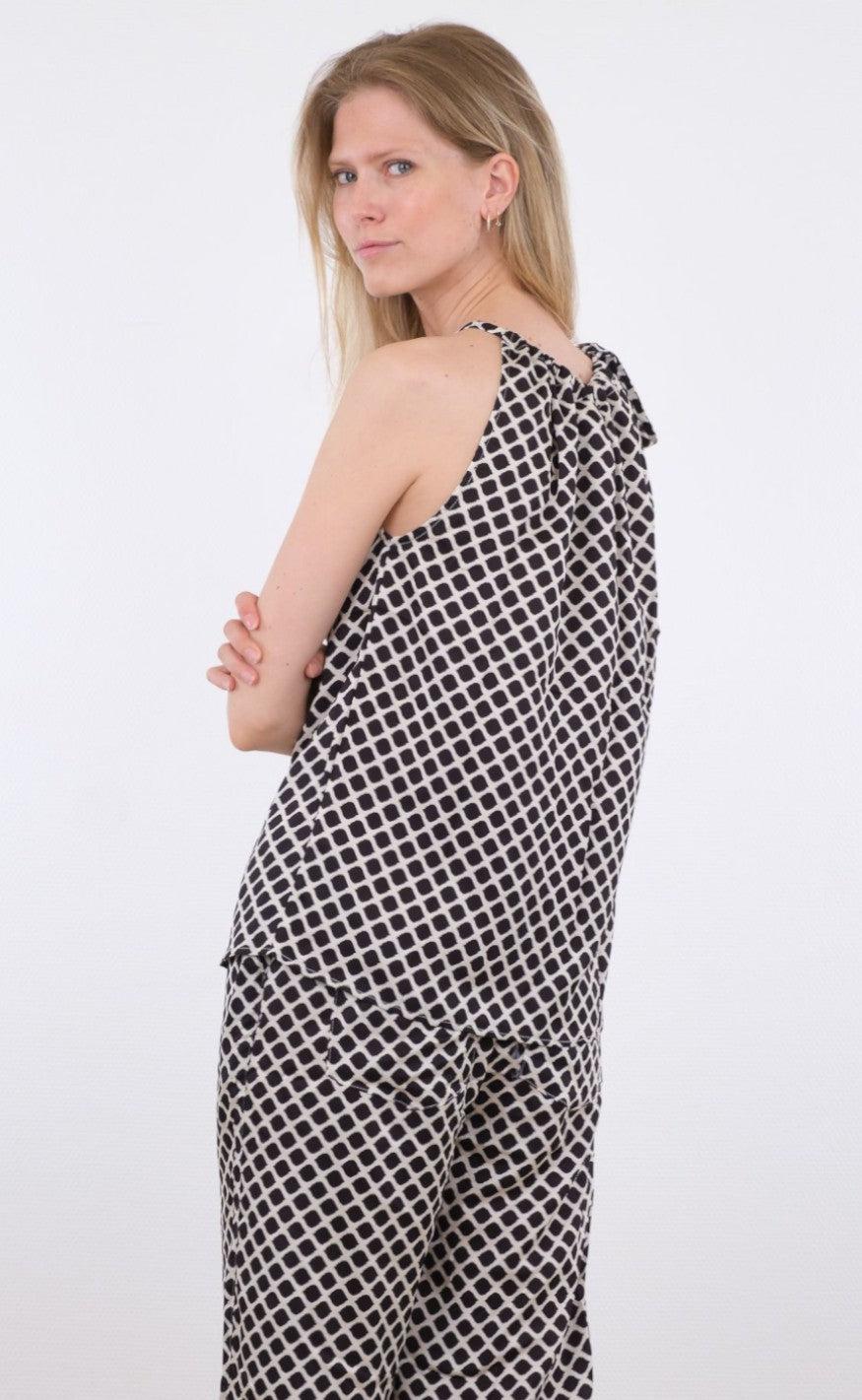 Neo Noir Top - Linea Bubble Graphic - Black