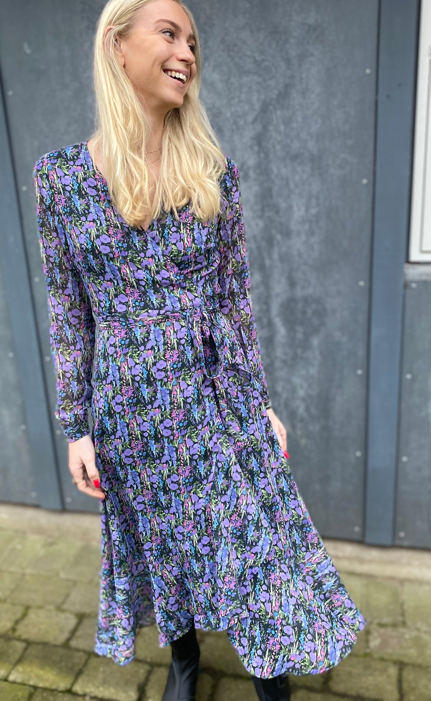 YAS Kjole - Esmeralda Midi - Black