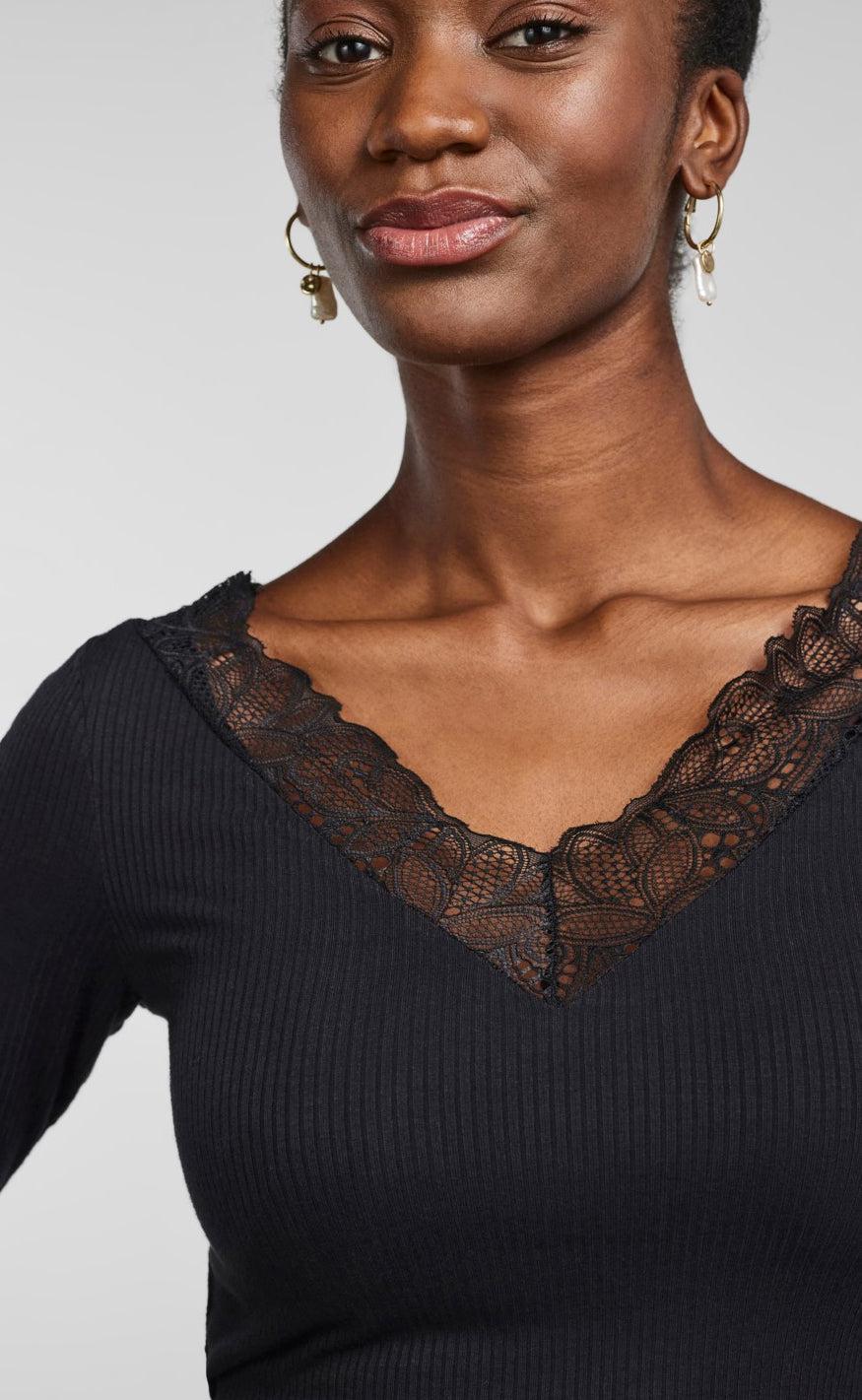 YAS T-shirt - Elle V-Neck - Black